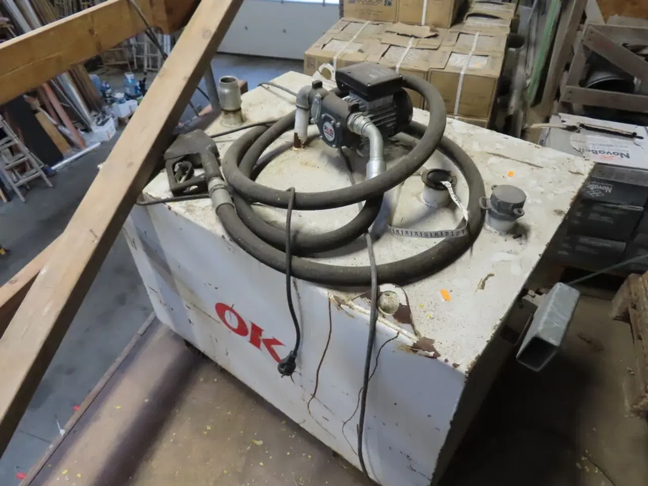 Billede 1 - Dieseltank med pumpe