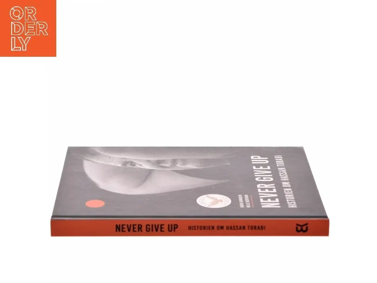 Billede 2 - Never give up : historien om Hassan Torabi af Helle Bertram (f. 1971-05-31) (Bog)