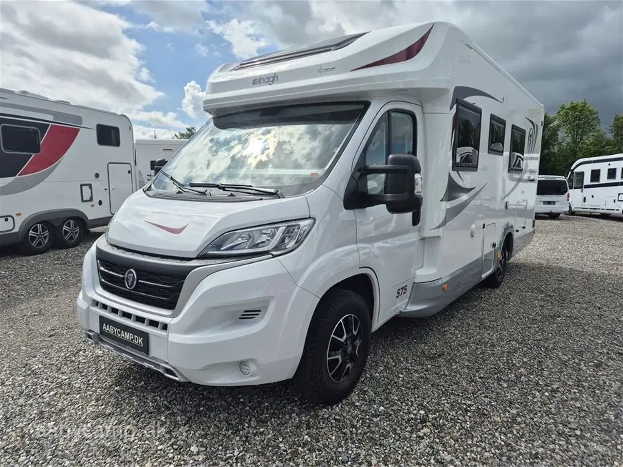 Billede 4 - 2022 - Elnagh Baron 575   Markise. solcelle. lithium batteri. inverter. cykelstativ. undervognsbehandlet. LPG fyldegas. Fuld service. 5 selepladser. Kun 41,000 km.