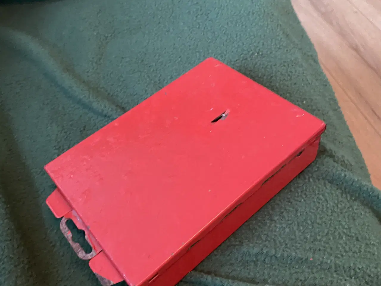 Billede 3 - Bor i rød metal æske 