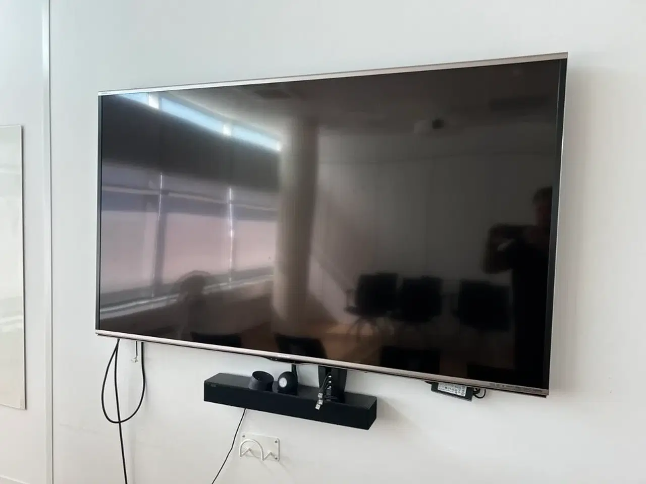 Billede 1 - 70" SHARP TV m. BRACO & AMX konferencesystemer