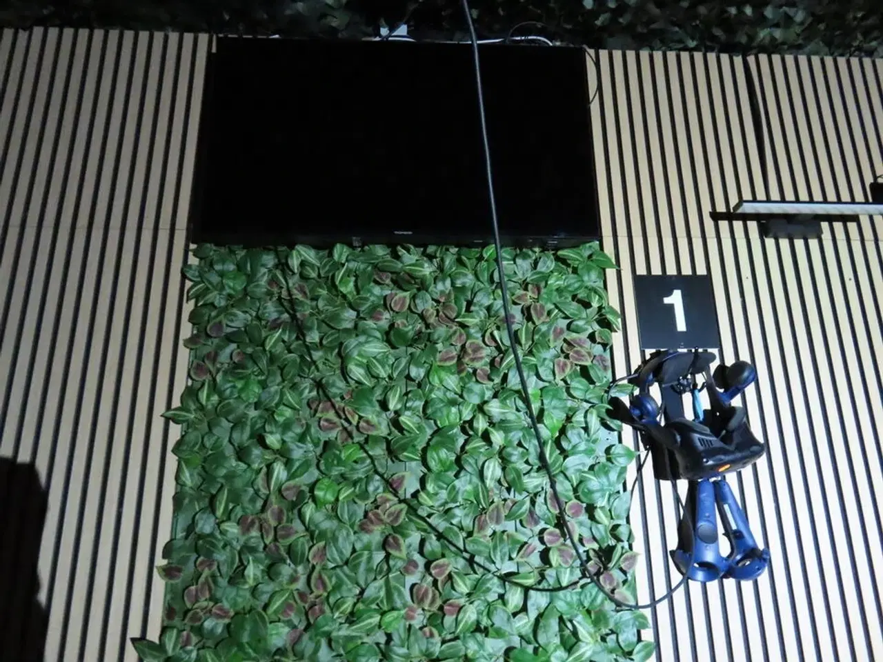 Billede 9 - VR sæt, 43"  monitor, VR Headset, HTC VIVE PRO EYE HMD, 2 stk. HTC Controller