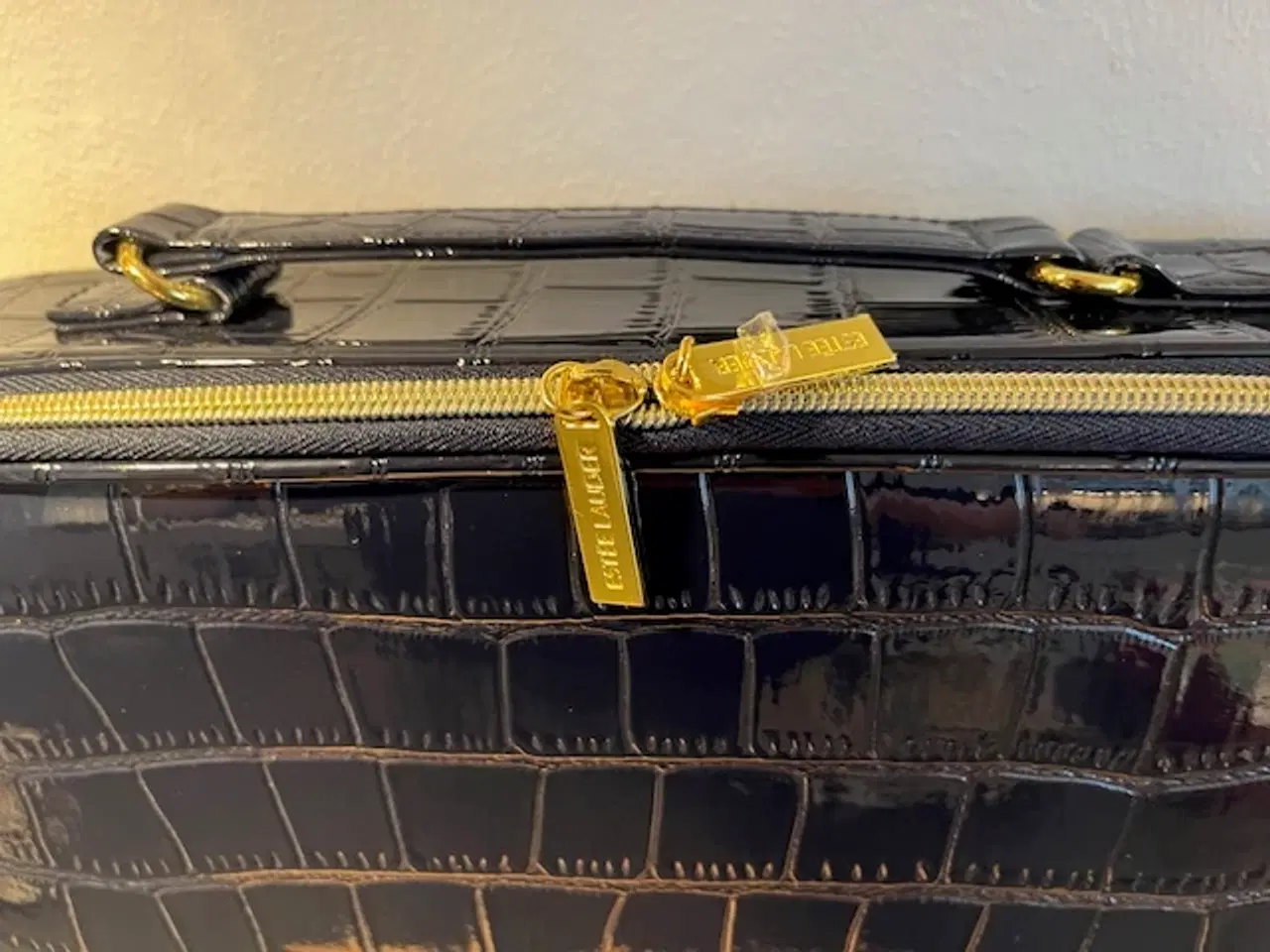 Billede 2 - Eksklusiv Estée Lauder Makeuptaske – Mørkeblå (XL)