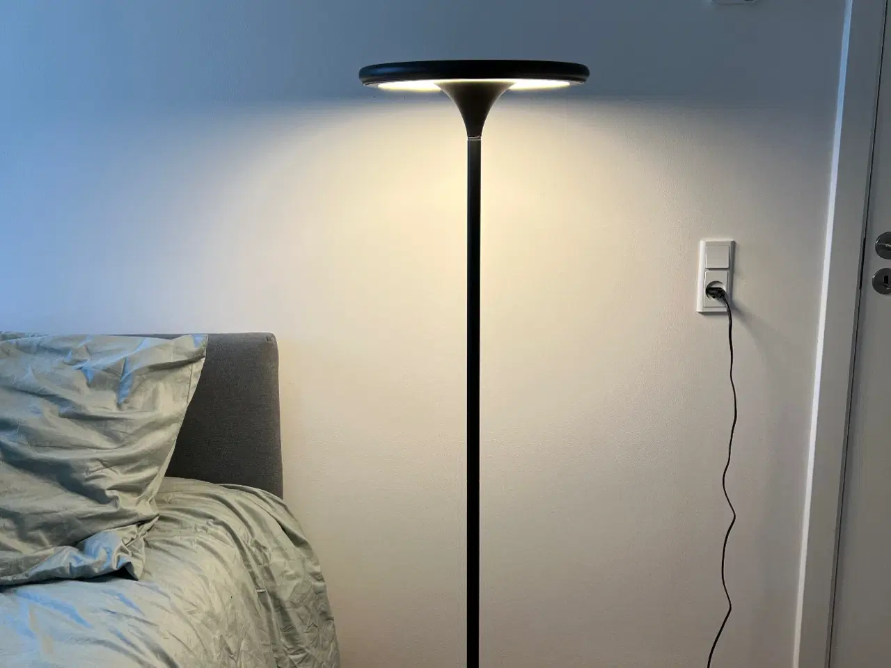 Billede 1 - Supper flot Scandinavian design lampe 
