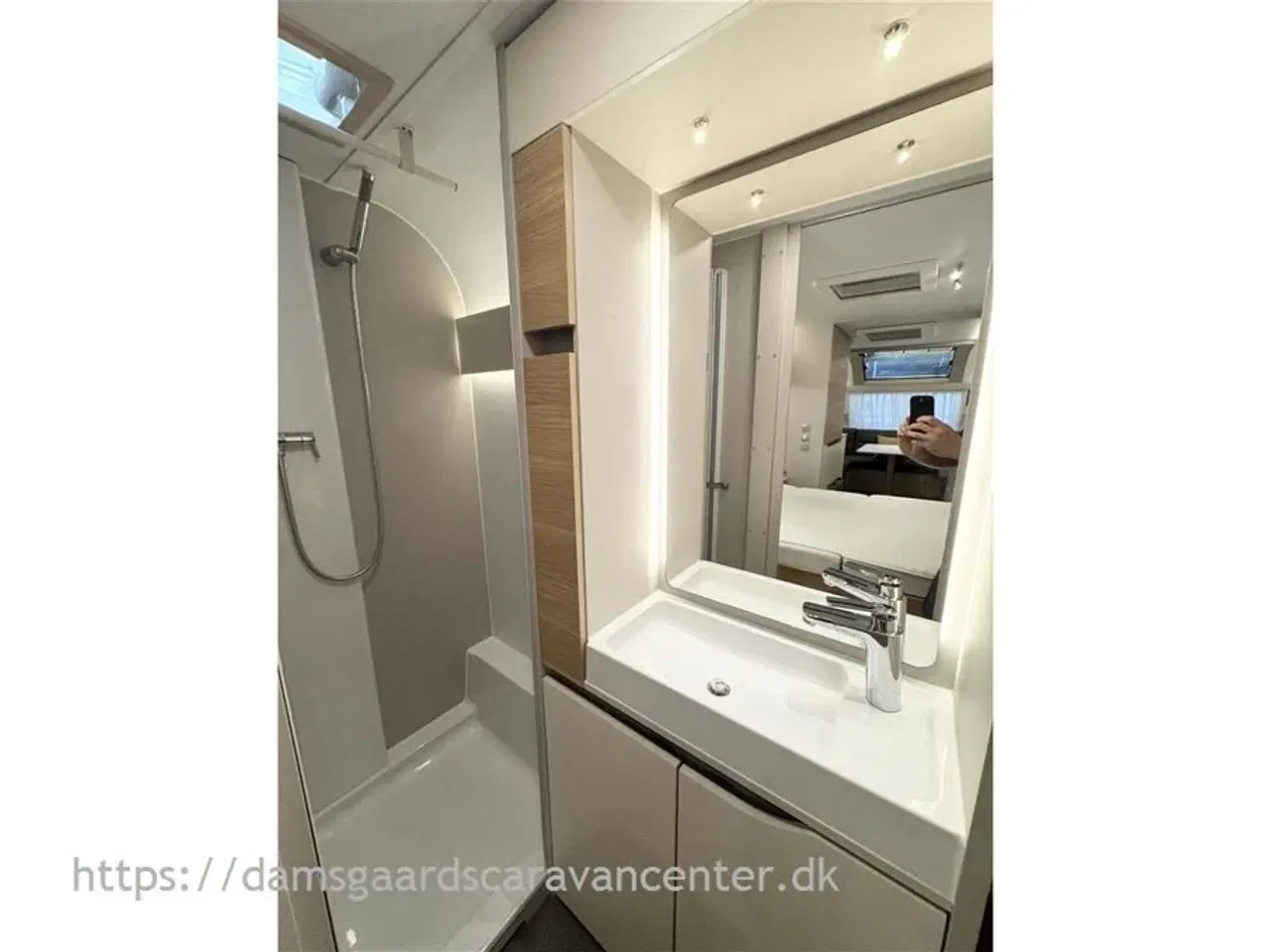 Billede 17 - 2021 - Adria Adora 613 UT   Queensbed-Gulvtemp.-Endebad--Telt