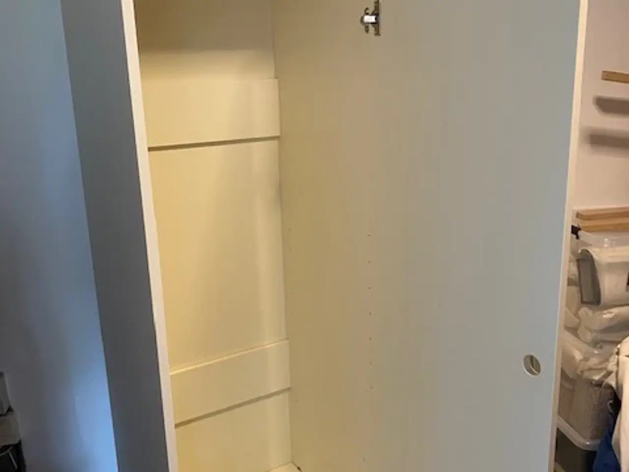 Billede 2 - Junior klædeskab (Living Room)