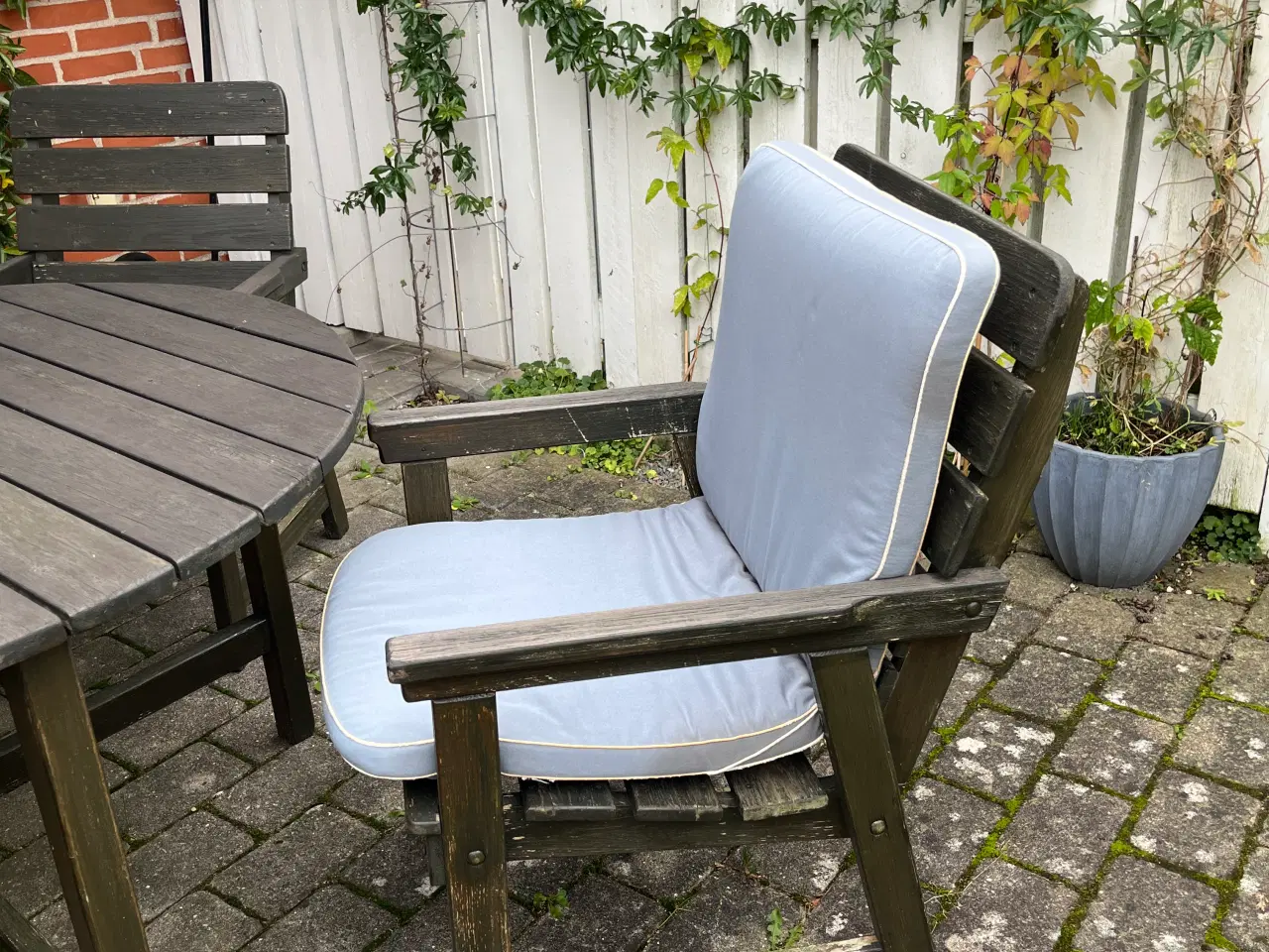 Billede 2 - Svensk træhavemøbelsæt, GIVES VÆK