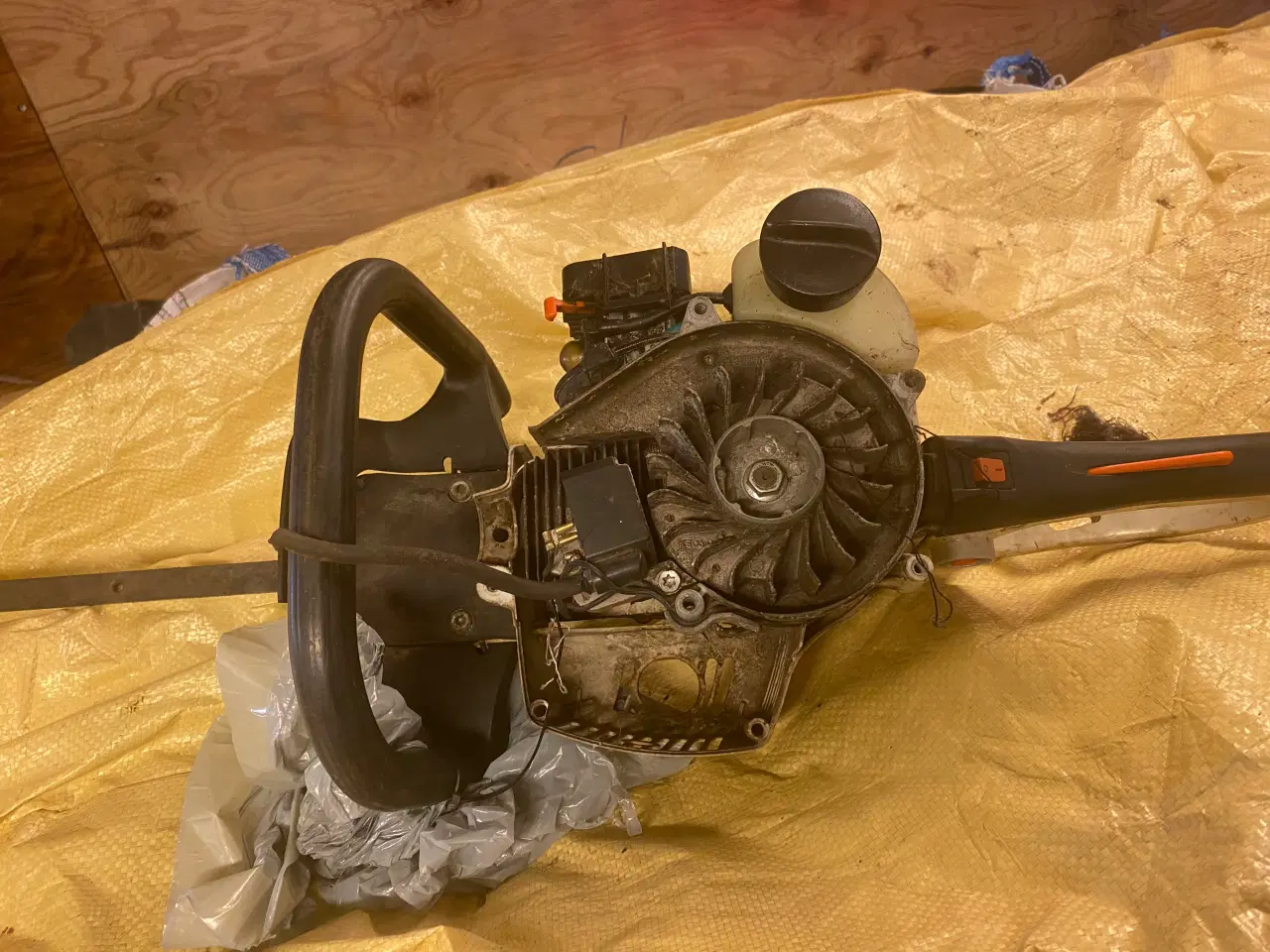 Billede 1 - Defekt Hækkeklipper (kørt uden olie)