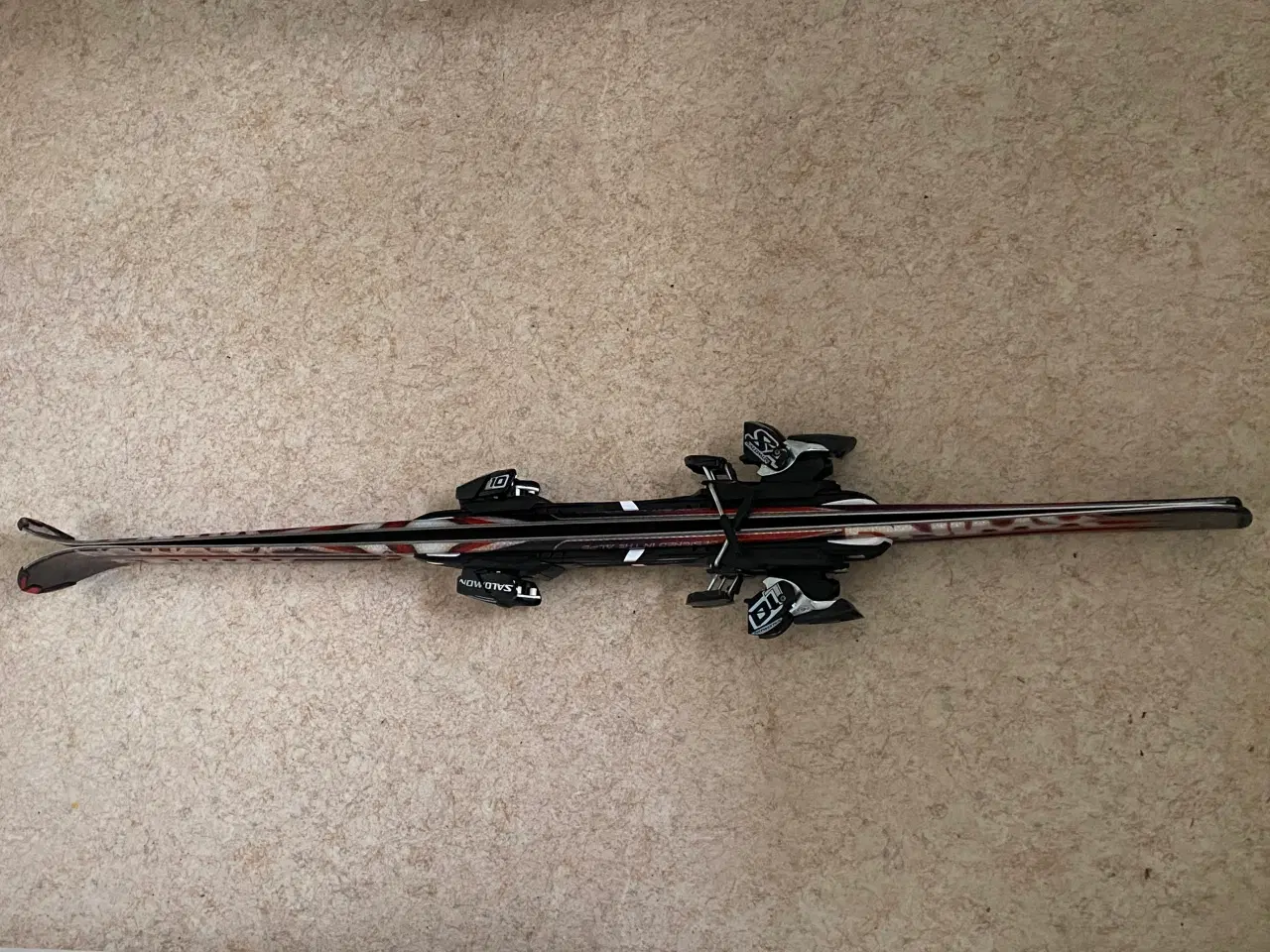 Billede 1 - Alpine ski, stave og støvler af mærket SALOMON