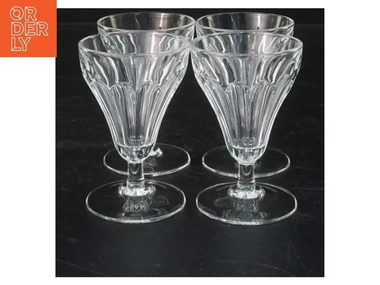 Billede 1 - Sæt af fire glas (str. 9,5 cm)