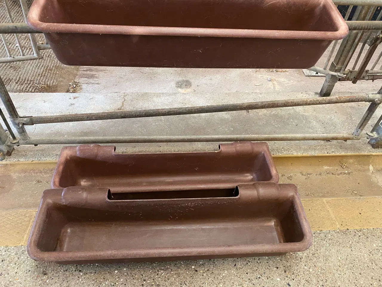 Billede 1 - Fodertrug plast