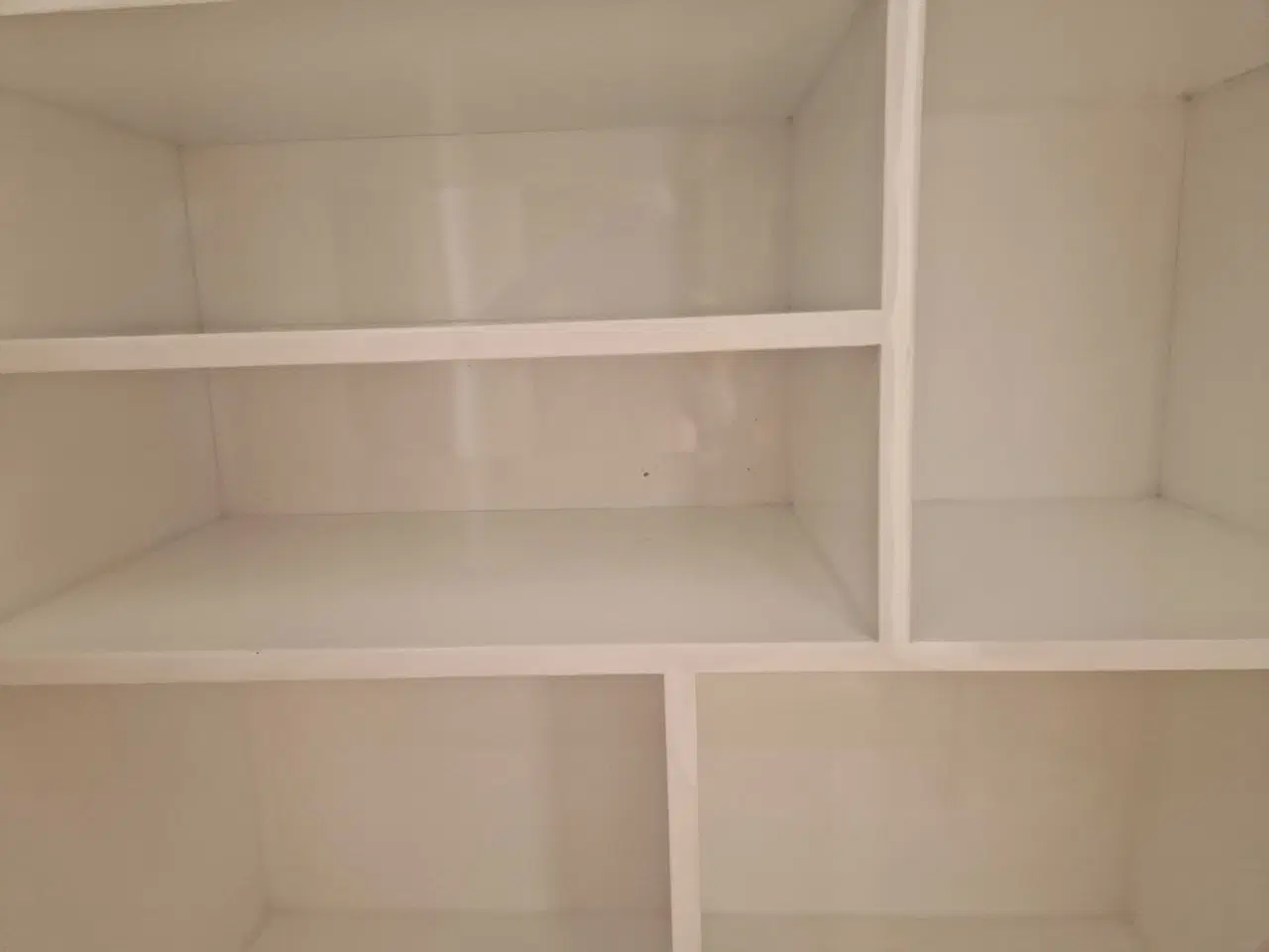 Billede 3 - Praktisk, meget anvendelig og flot reol