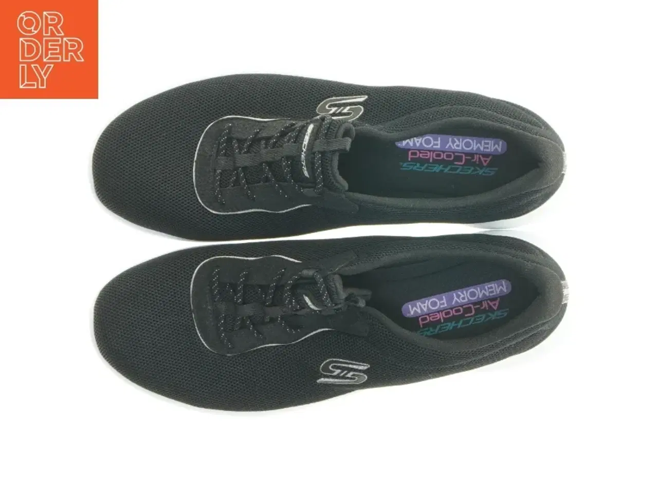 Billede 4 - UBRUGTE Sorte Air cooled Memory Foam sneakers fra Skechers (str. 41)