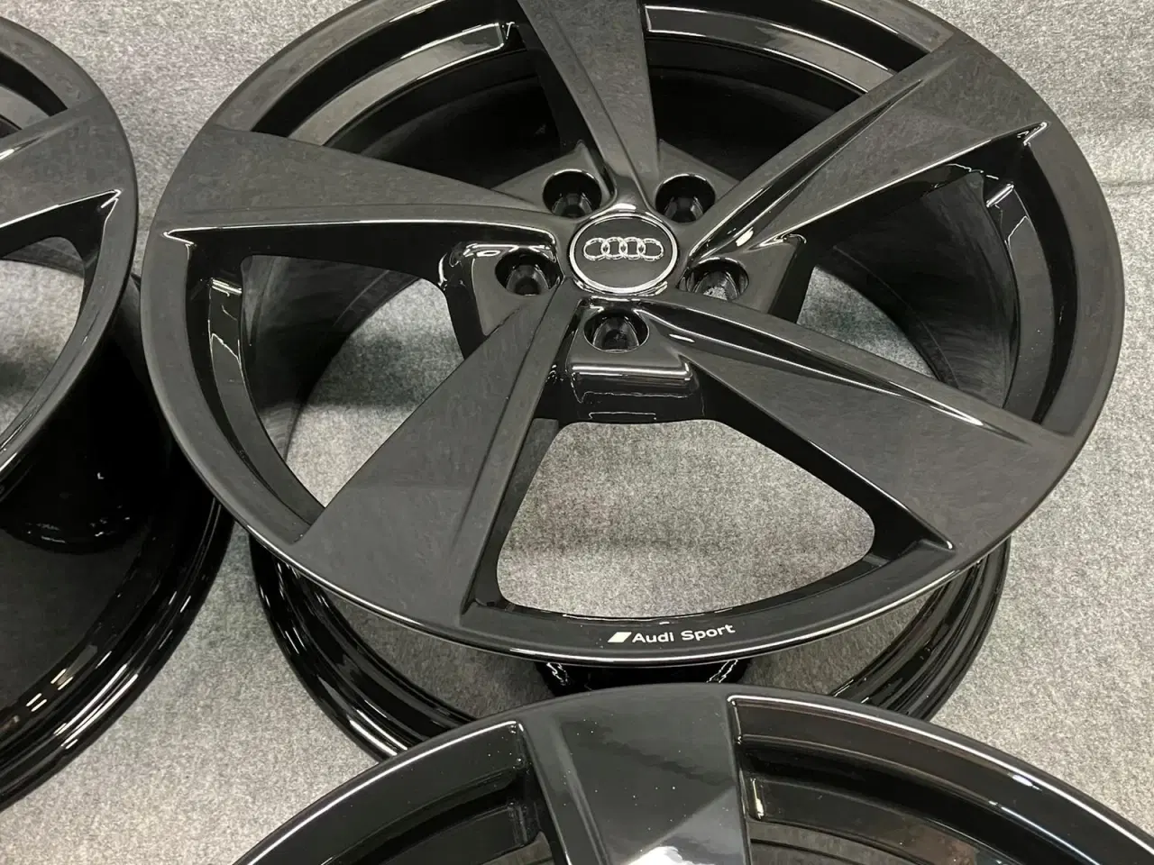 Billede 3 - ALUFÆLGE AUDI A4 B9 8W0 19"