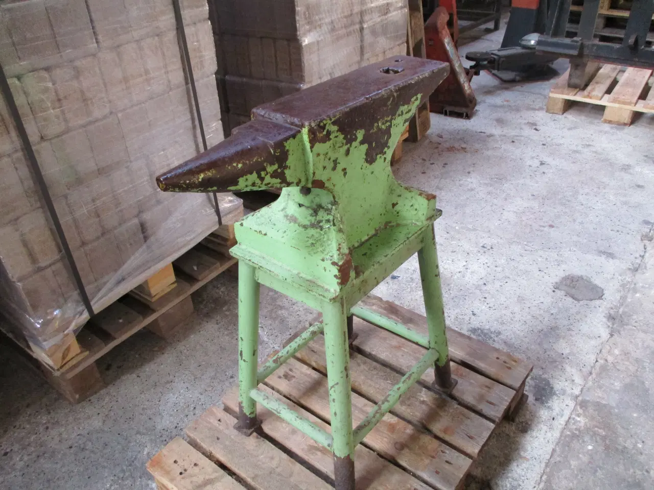 Billede 2 - Ambolt, på jernstativ