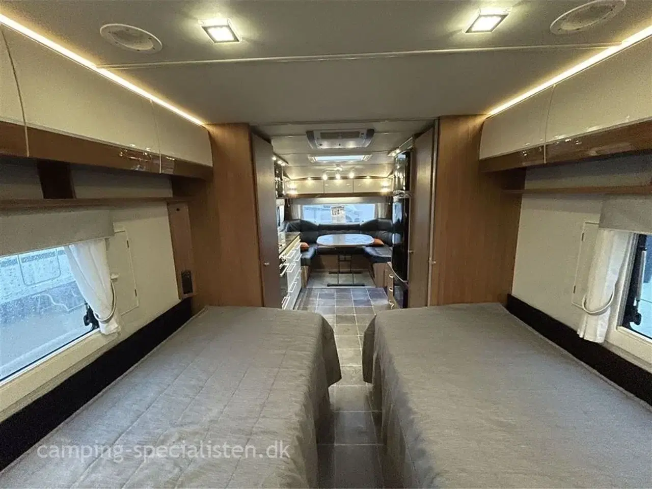 Billede 8 - 2020 - Polar Customized 680   Polar  Customized 680 med enkelte senge og ende badeværelse model 2020 kan nu ses hos Camping-Specialisten.dk