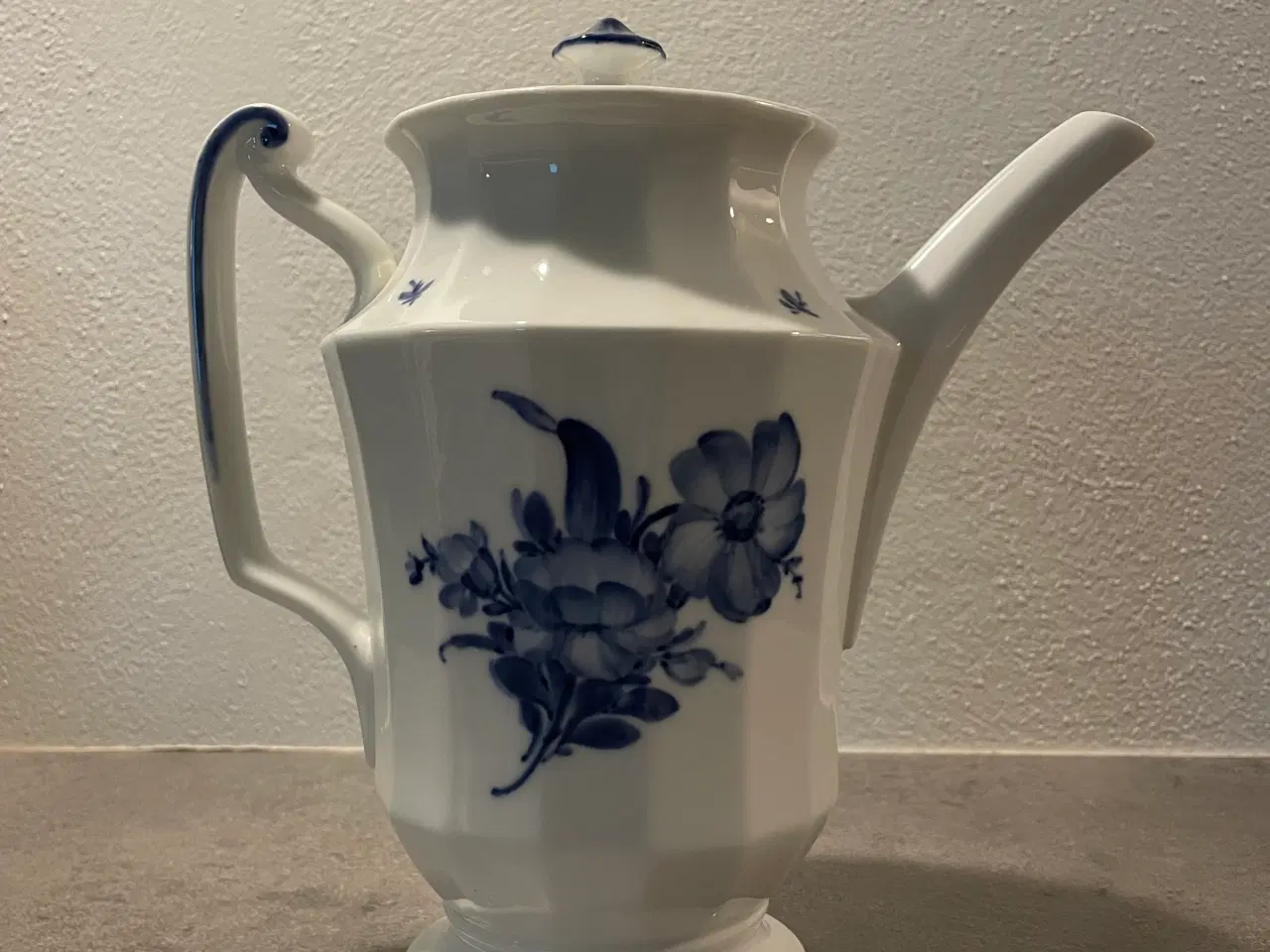 Billede 7 - Blå blomst suppeterrin og kaffekande 