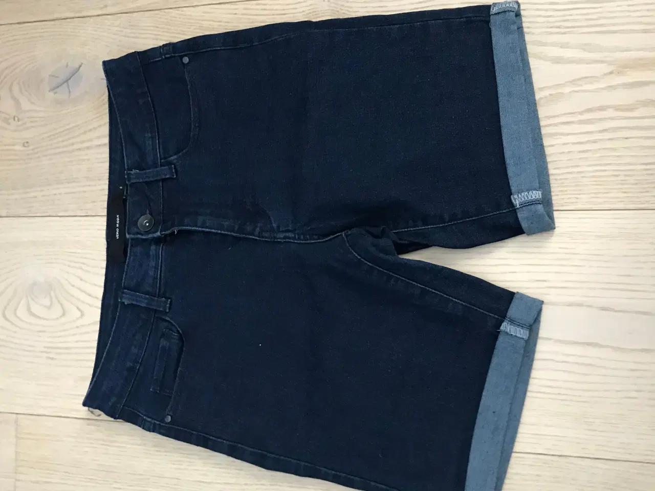 Billede 1 - Mørkeblå Vero Moda demin shorts strl s