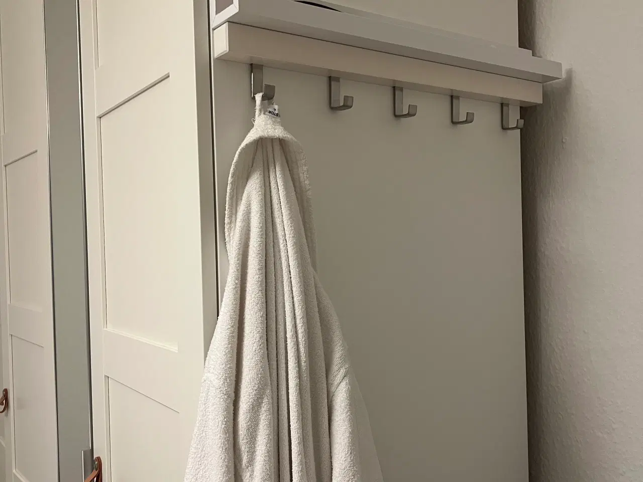 Billede 2 - Pax garderobeskab med spejl og knager