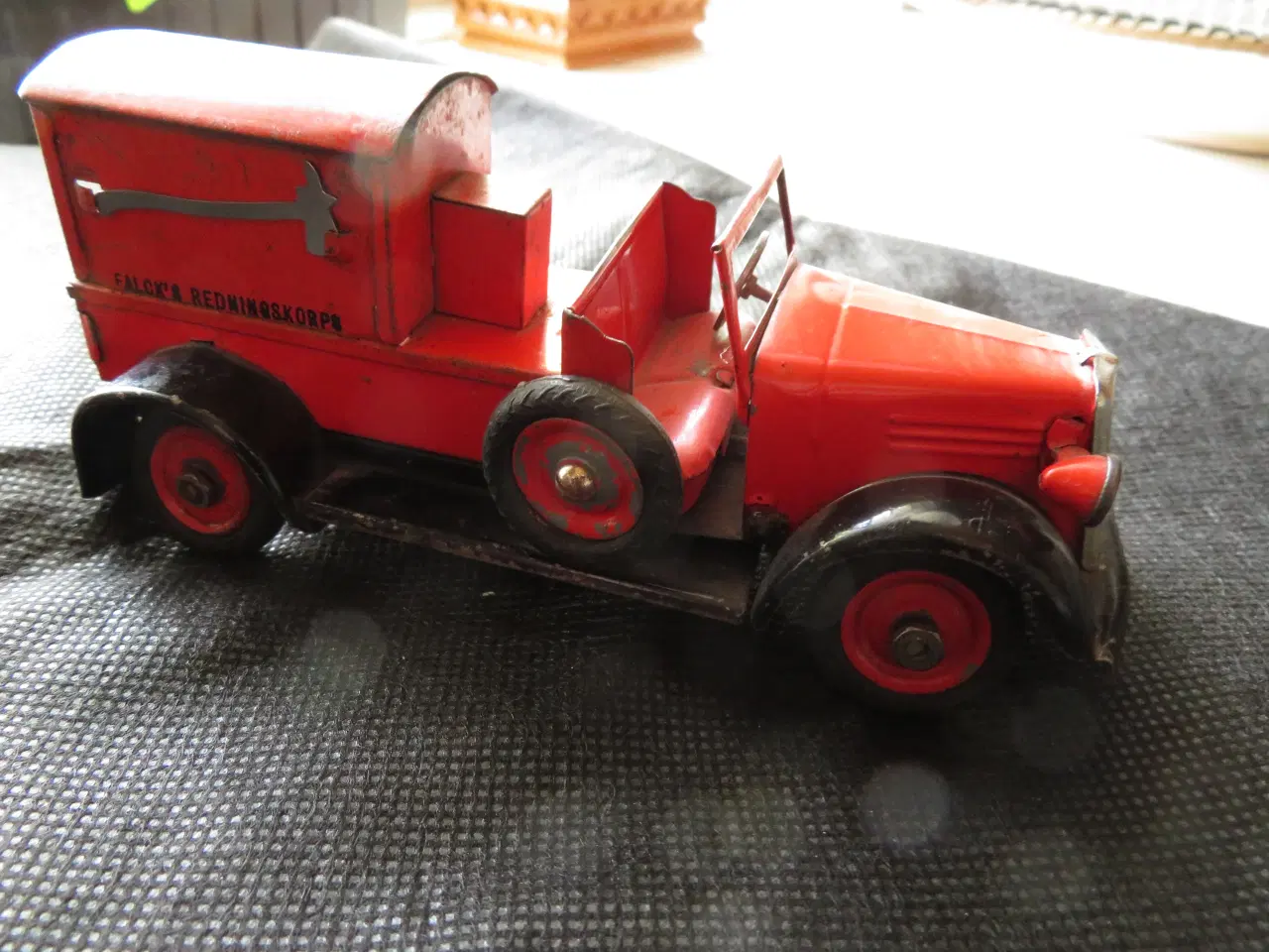 Billede 2 - Tekno Blikbiler 6 Stk. + reservedele.