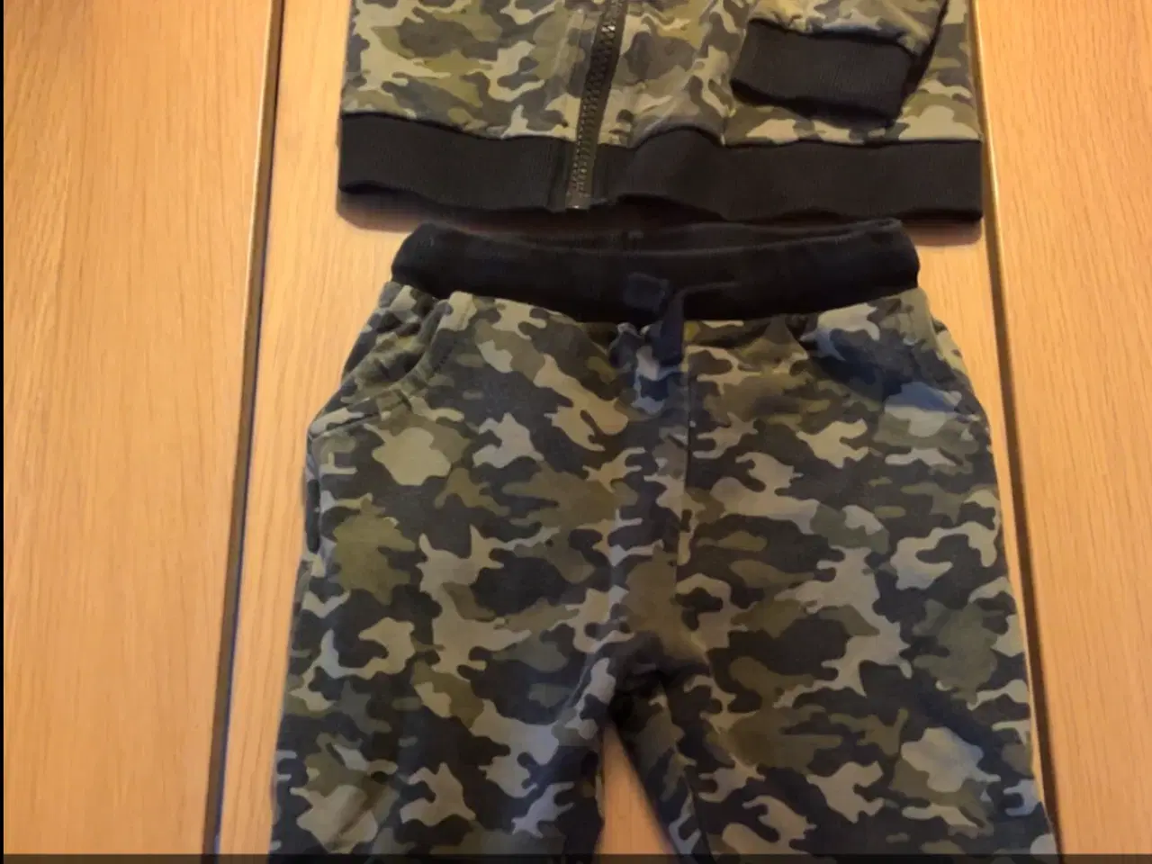 Billede 7 - Drengebluser - bodyer - bukser m.m.