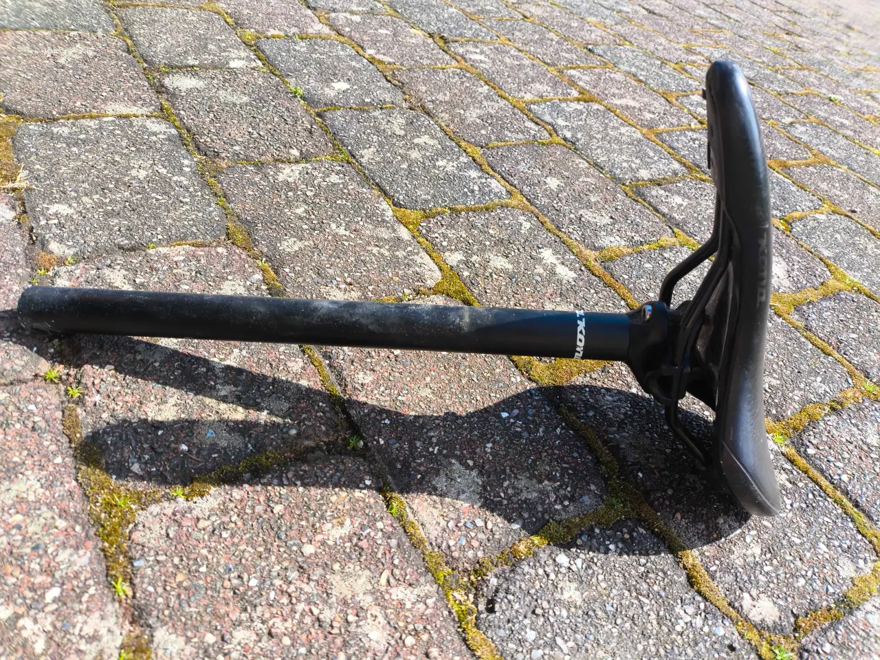 Billede 1 - Kona sadel og sadelpind