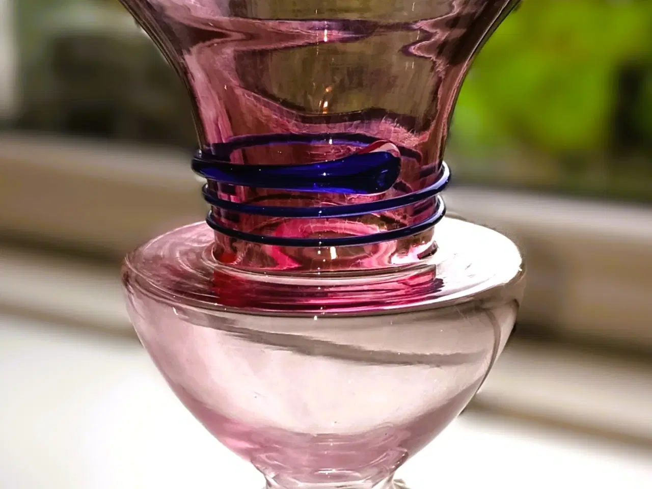 Billede 3 - Monica  Backström - flot glasvase -Kosta Boda