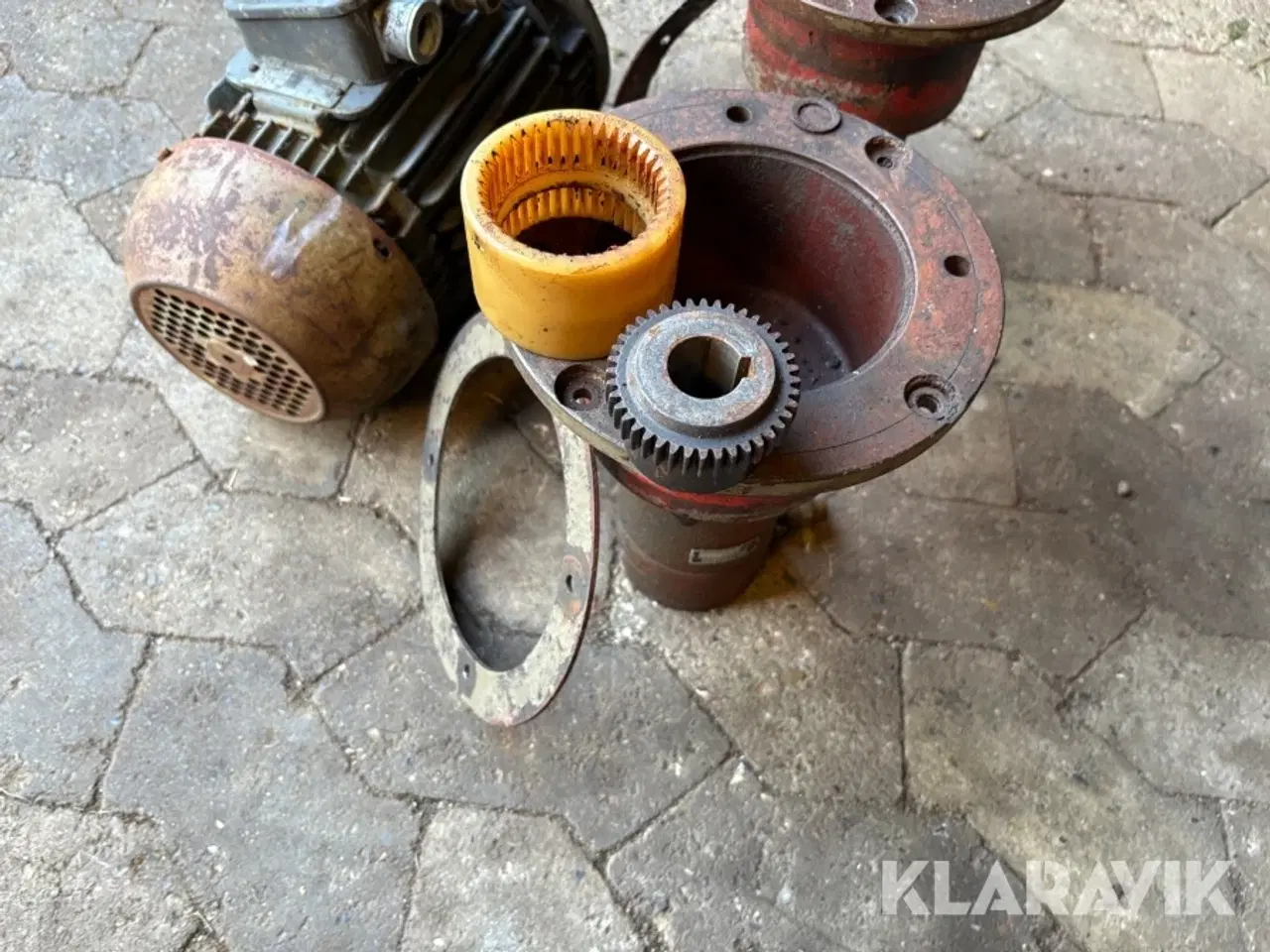 Billede 10 - Pumpe til indbyg. I hydrauliktank 2 stk + elmotor