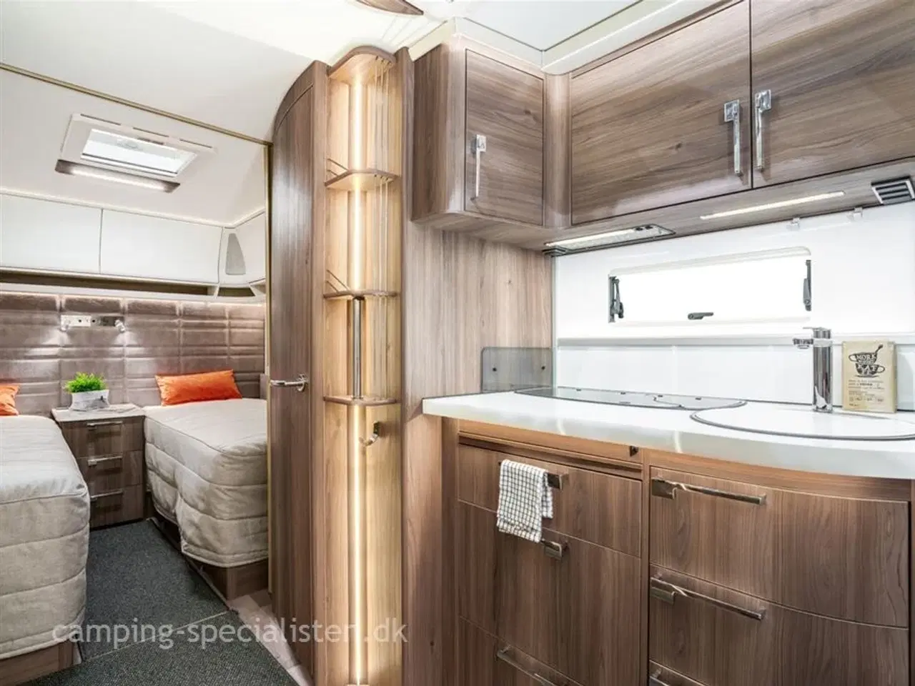 Billede 4 - 2024 - Kabe Smaragd 540 GLE KS Premium Line Kabe 540 GLE KS PREMIUM LINE model 2024 kan snart ses i Silkeborg