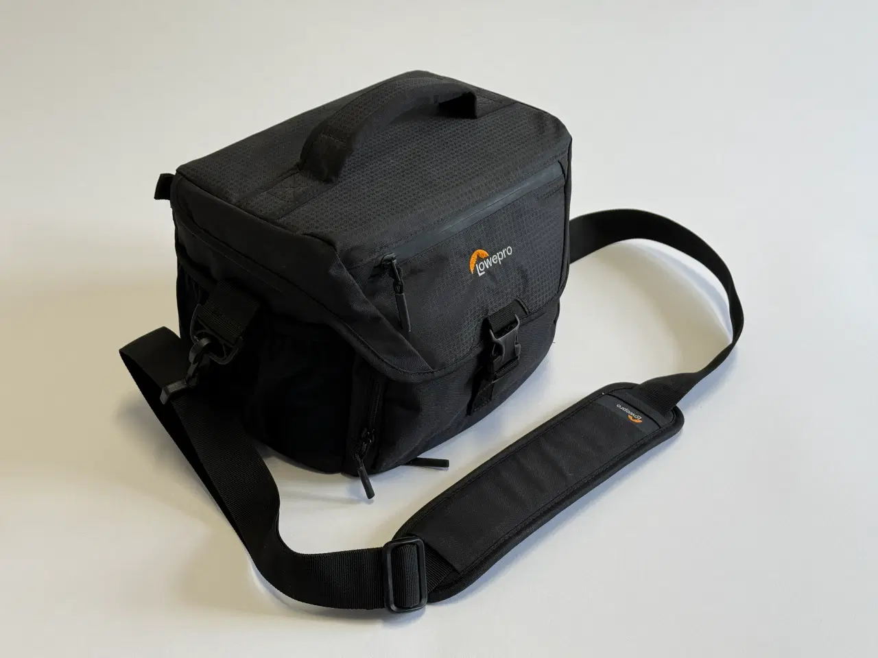 Billede 1 - Lowepro Nova 180 AW II kamerataske i sort 