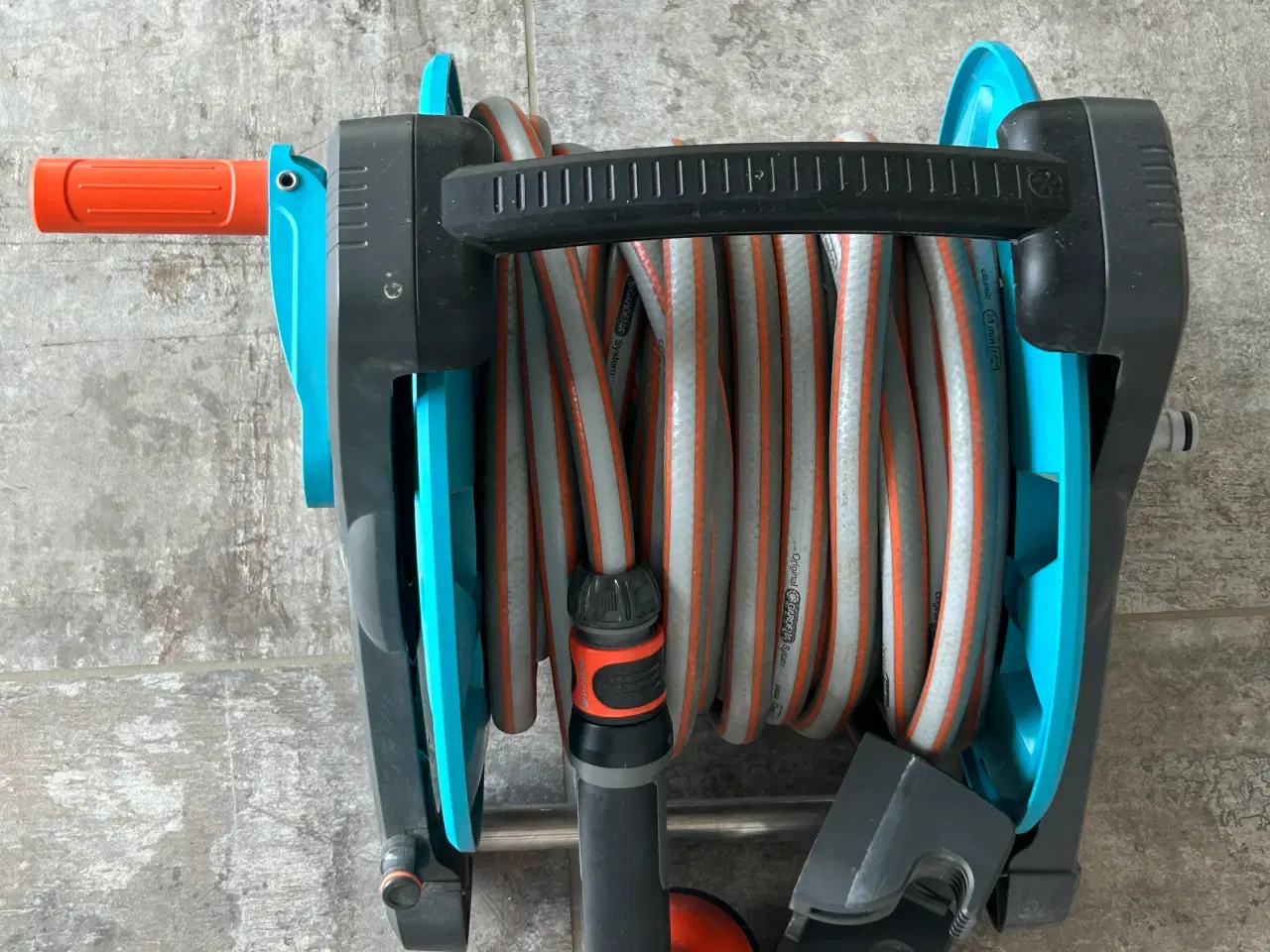 Billede 3 - Gardenaslage til væg