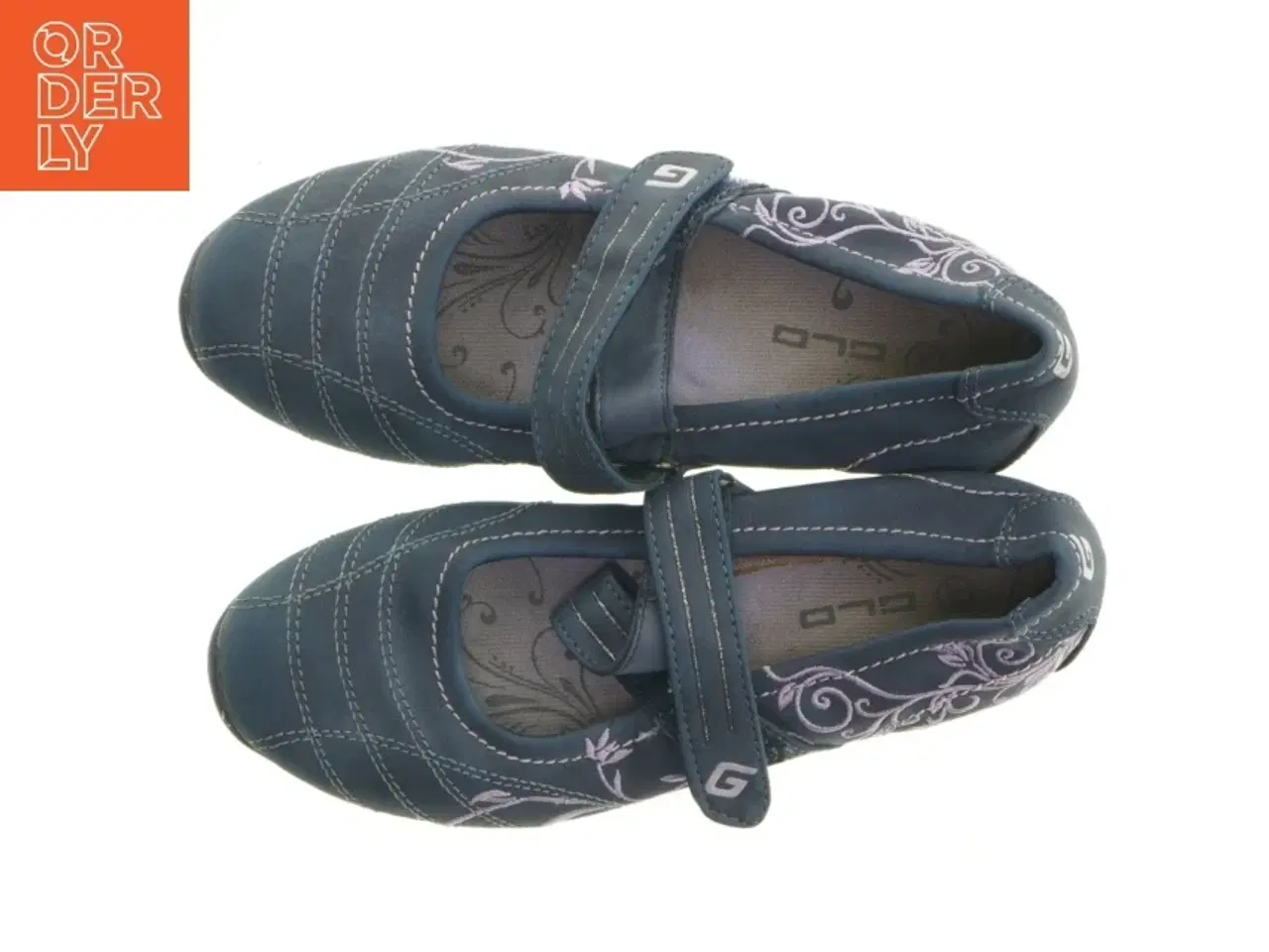 Billede 5 - Blå sko med blomsterbroderi fra Graceland (str. 34 )