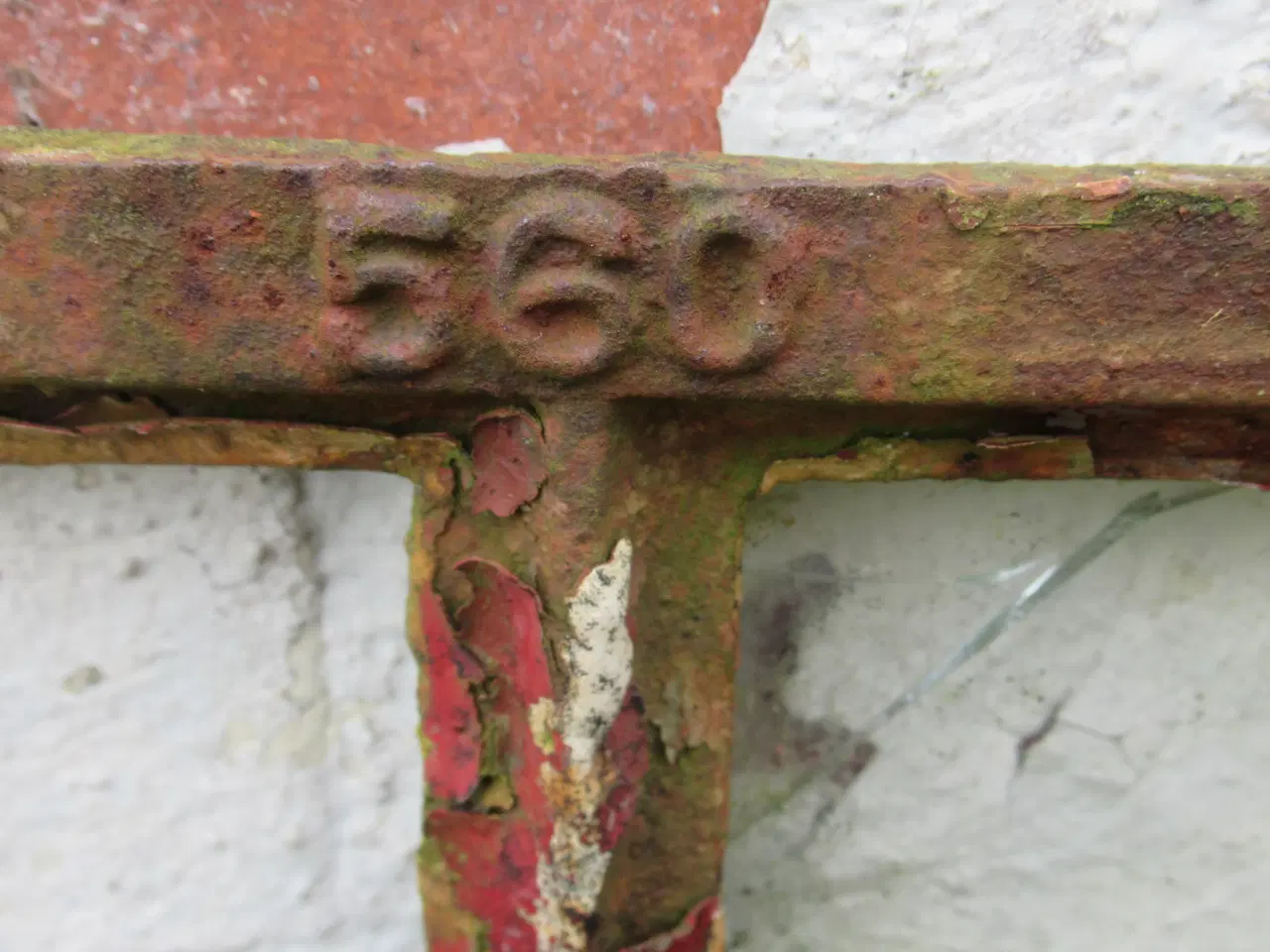 Billede 2 -   staldvindue KØBES  som på billedet  mrk. 560   