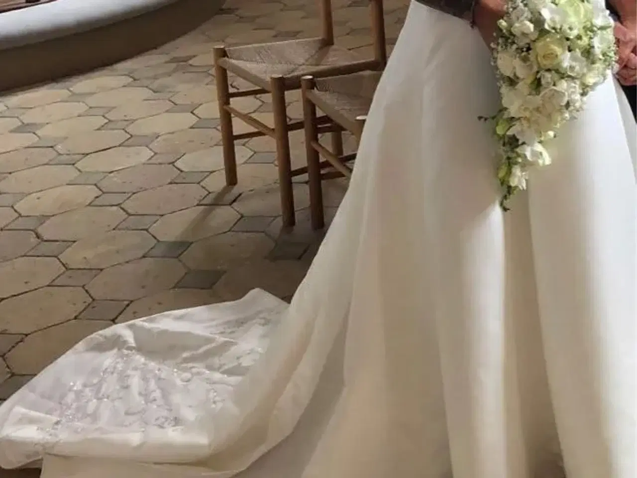 Billede 4 - Utrolig smuk brudekjole med slør