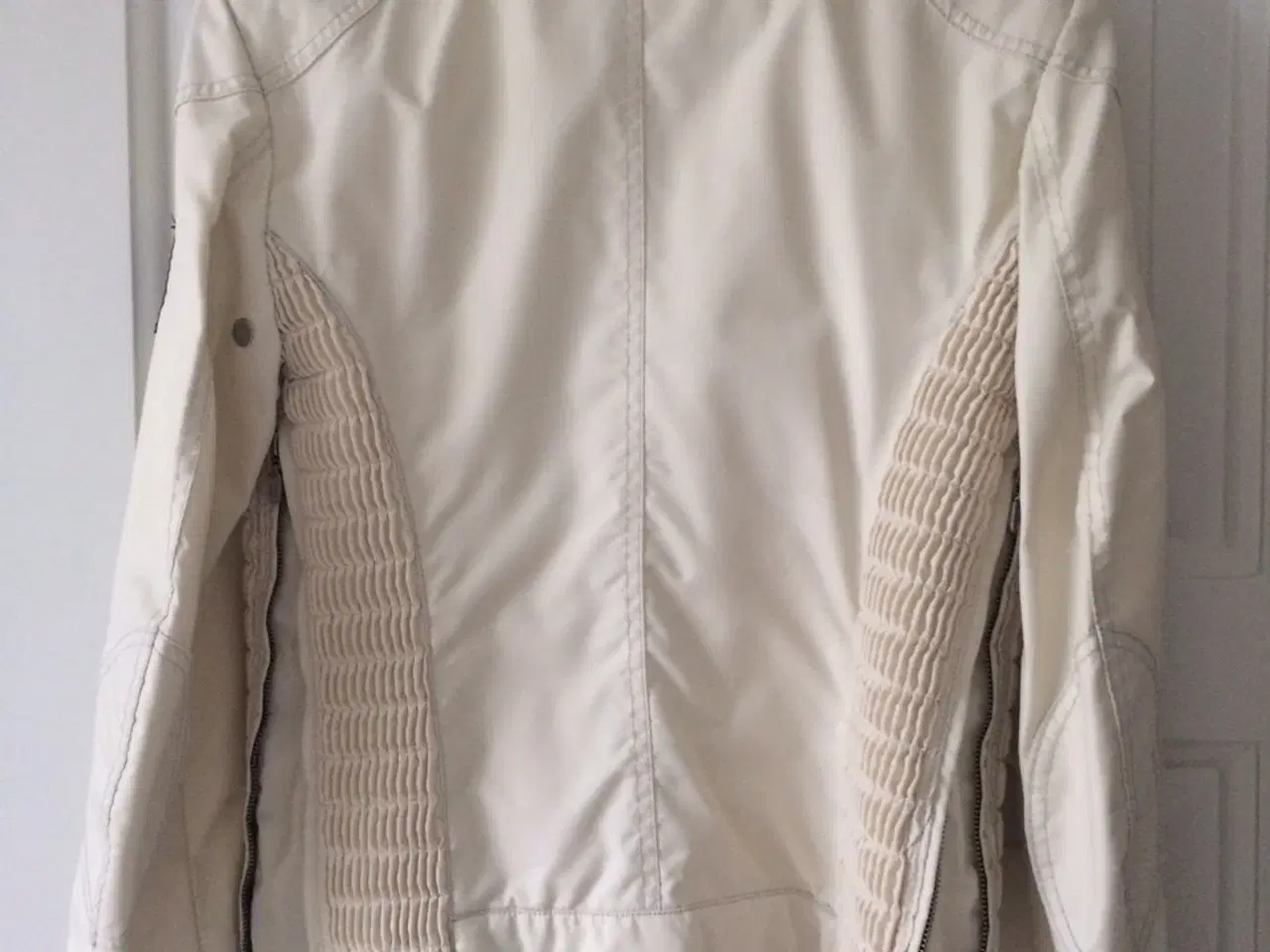 Billede 2 - Belstaff kort overgangs jakke lys beige