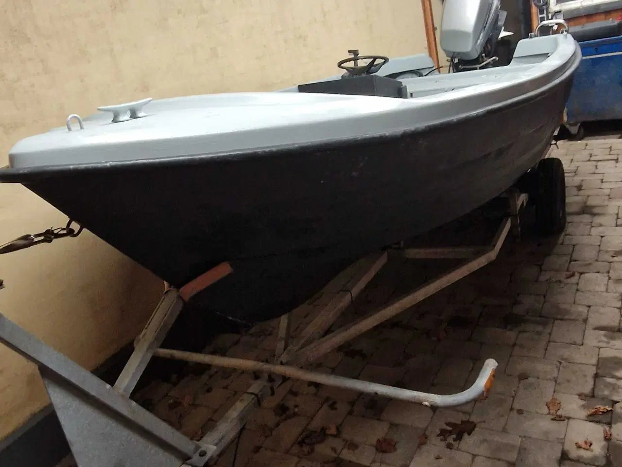 Billede 1 - Fin billig båd med velholdt motor. (Trailer inkl)