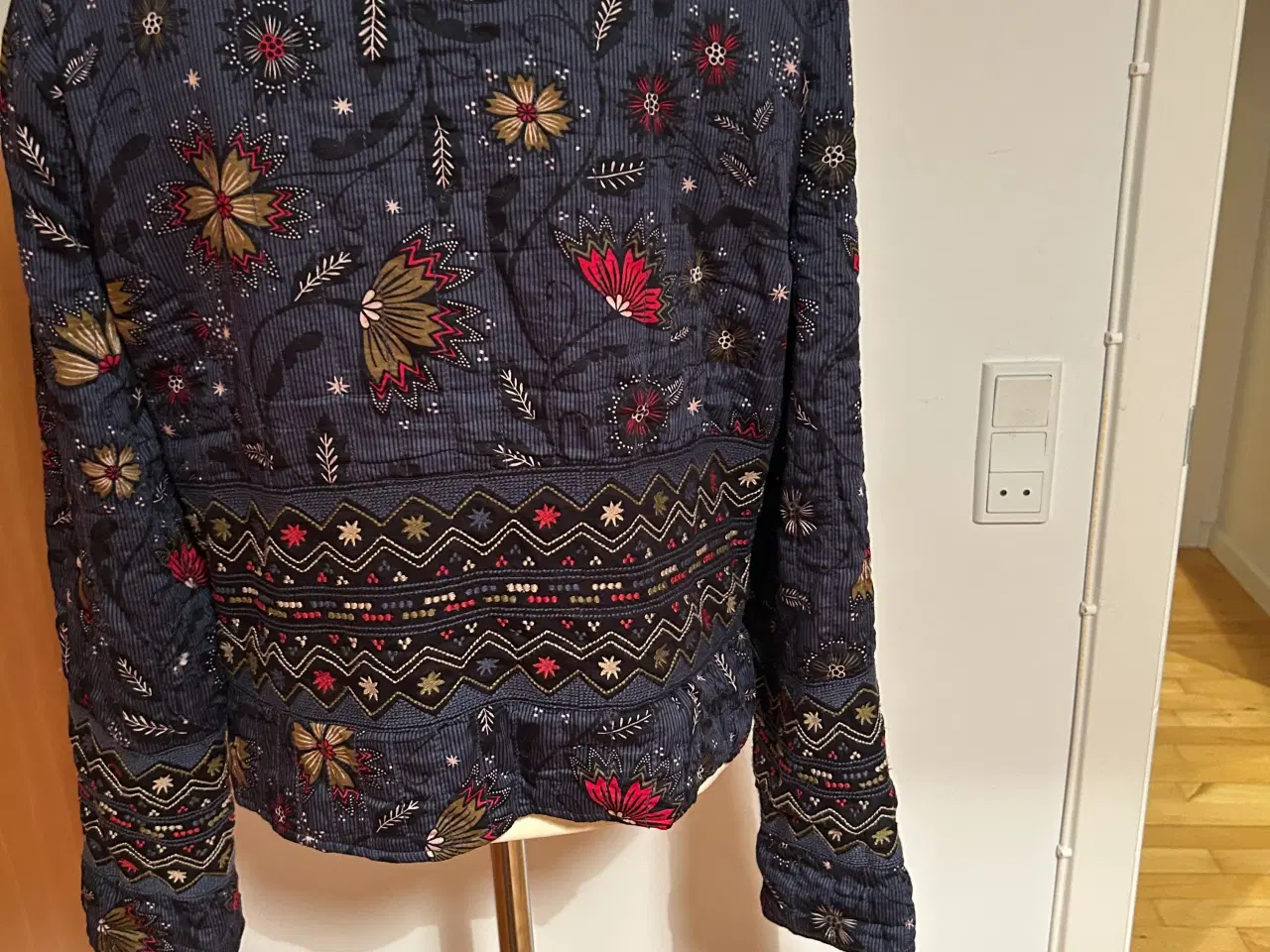 Billede 3 - Vatteret jakke fra Gudrun Skøden