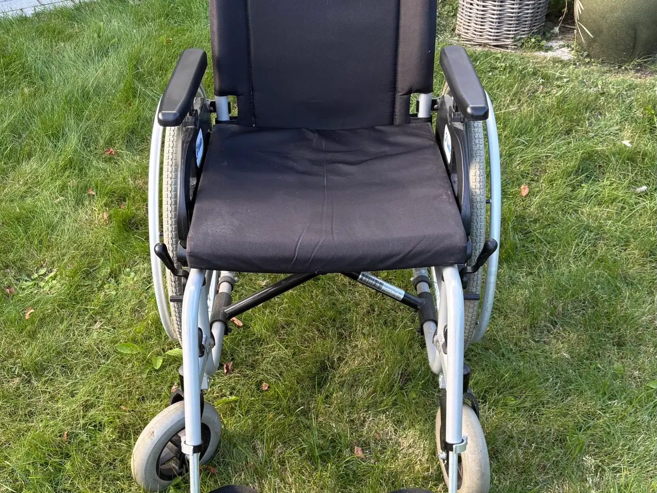 Billede 1 - Velholdt letvægtskørestol (aluminium) - 2.500 kr.