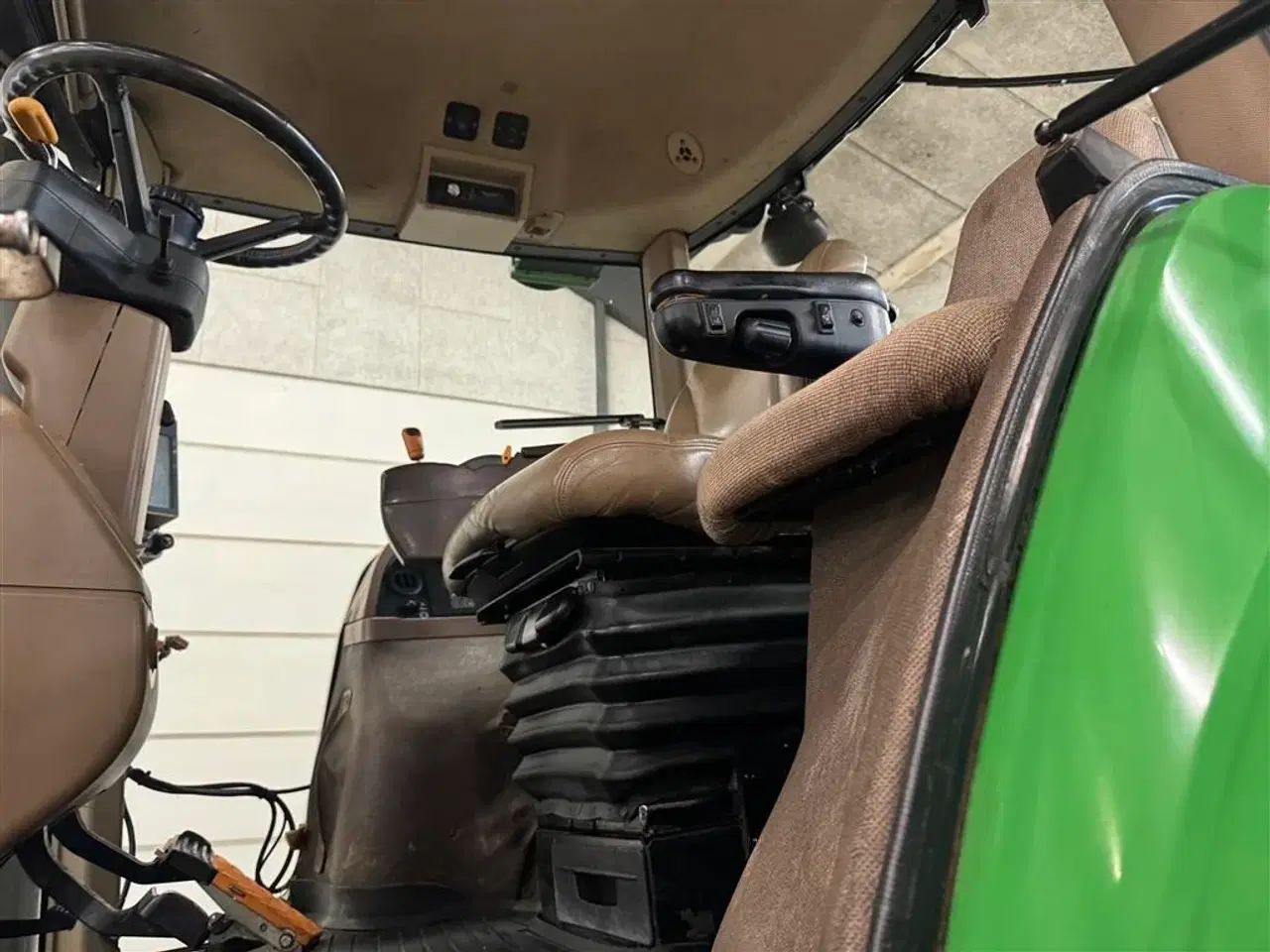 Billede 13 - John Deere 8530 Autopower Monteret med luft, frontlift og står på nye dæk.