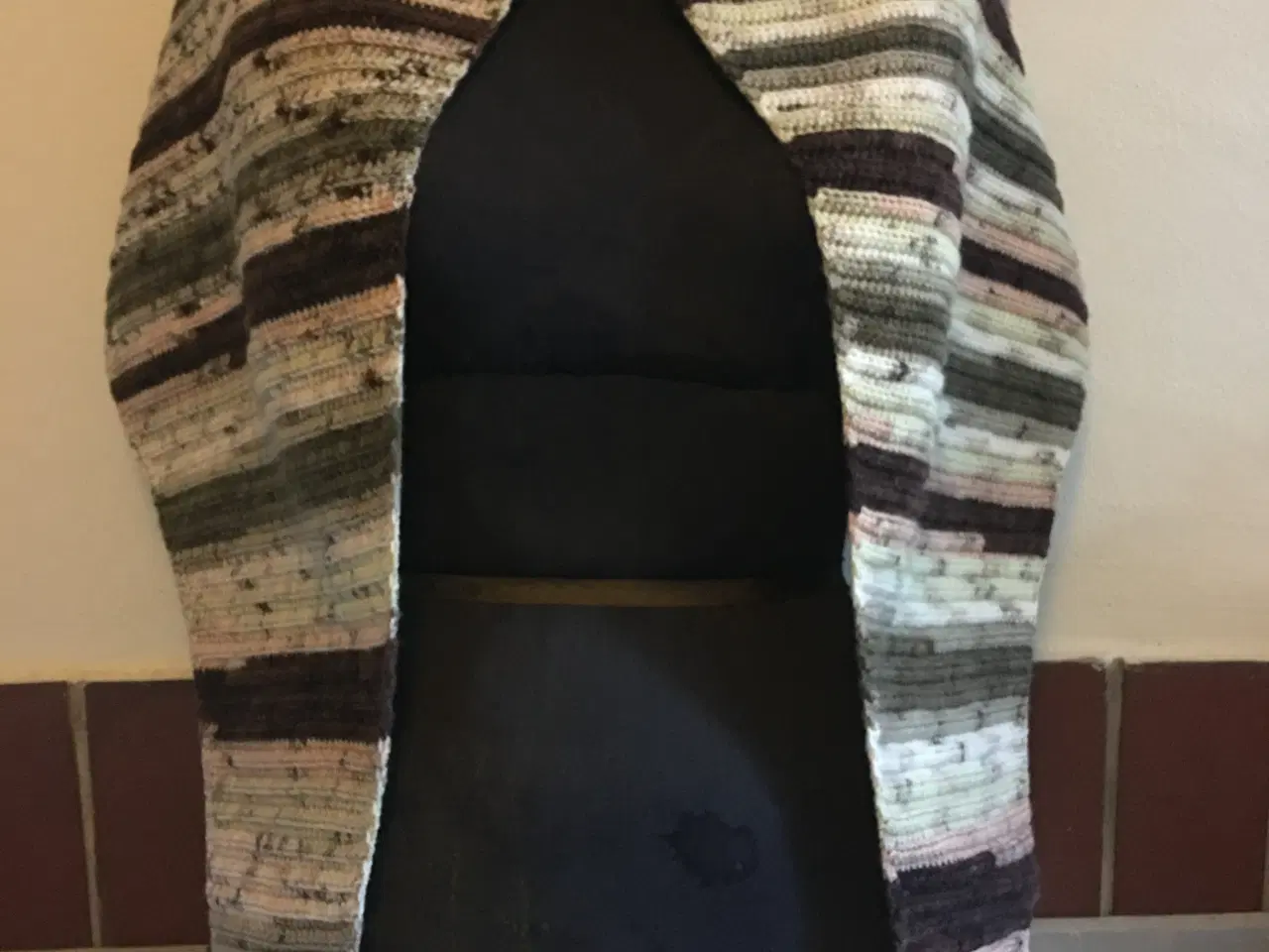Billede 1 - Sjal, hæklet uld