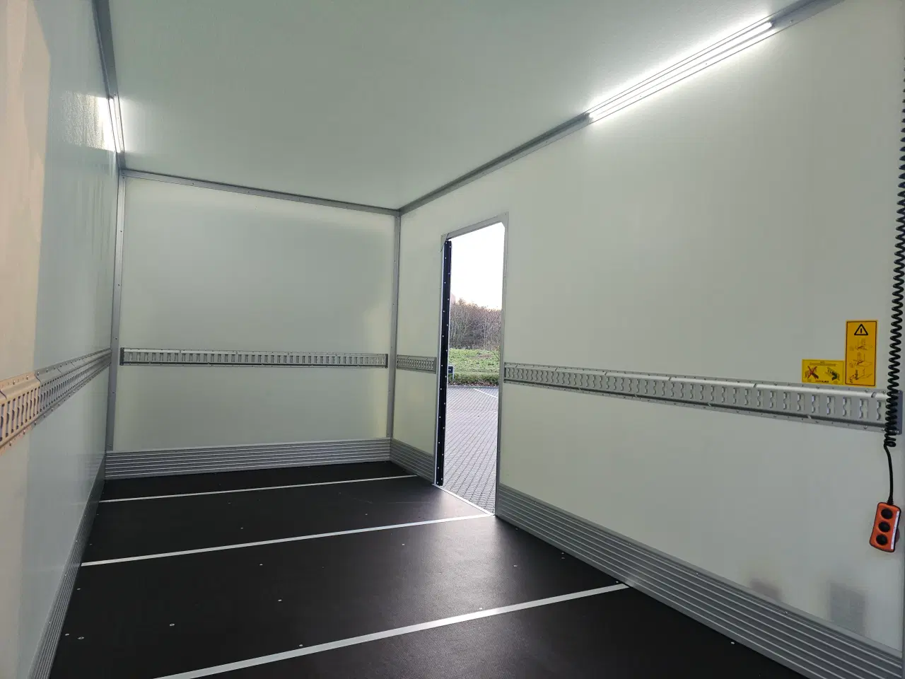 Billede 9 - MAN TGE 3.180 A8 8 pallers, Lukket kasse