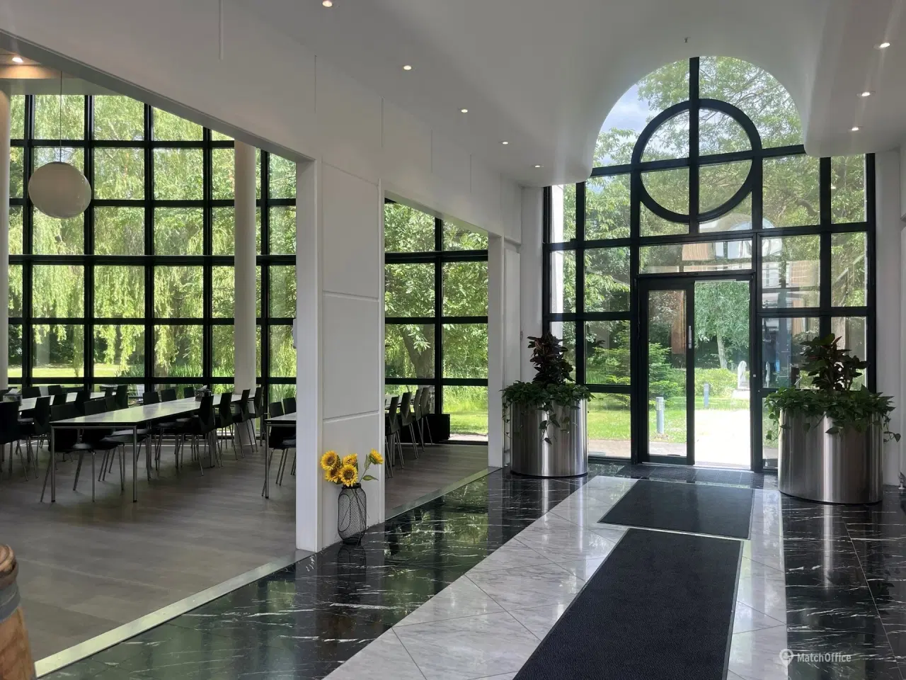 Billede 2 - Albertslunds flotteste kontor midt i en oase