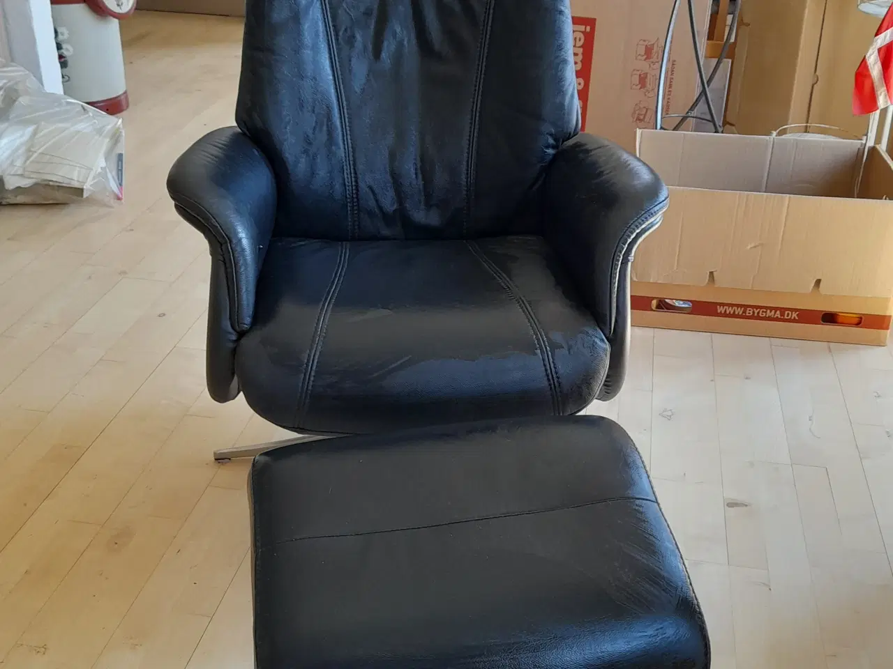 Billede 1 - Lænestol med skammel, sort læder