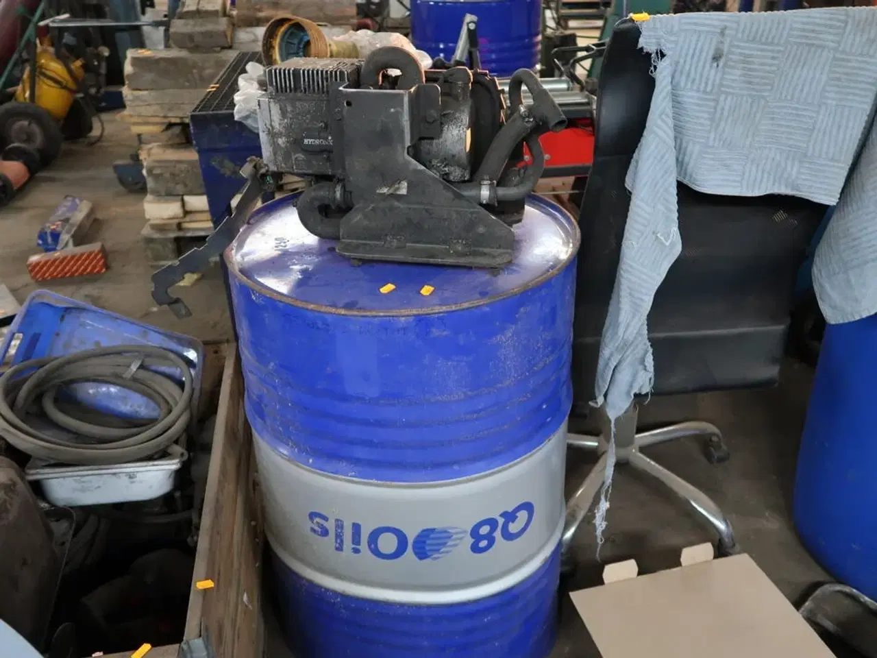 Billede 2 - Tønde, kontorstol, reservedel m.m.