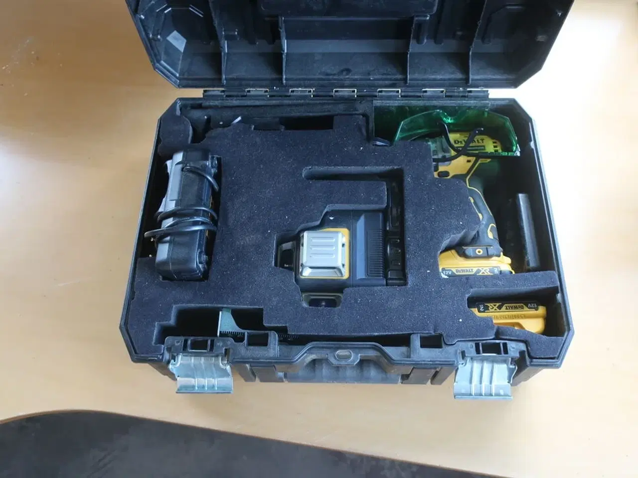 Billede 5 - Akkuværktøj DEWALT krydslinjelaser & skruemaskine inkl. lader og batteri