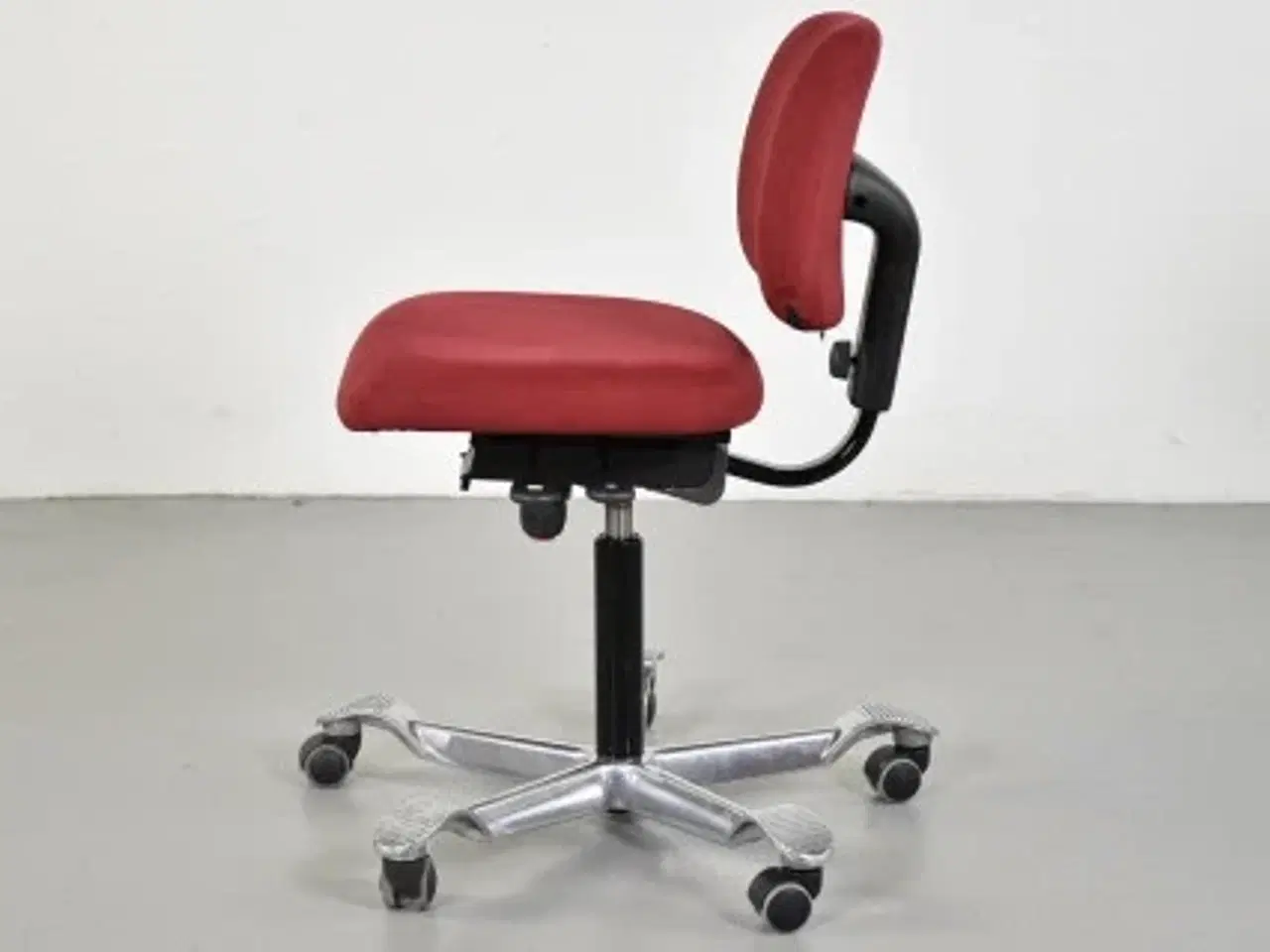 Billede 2 - Häg credo kontorstol med rødt polster og blankt understel