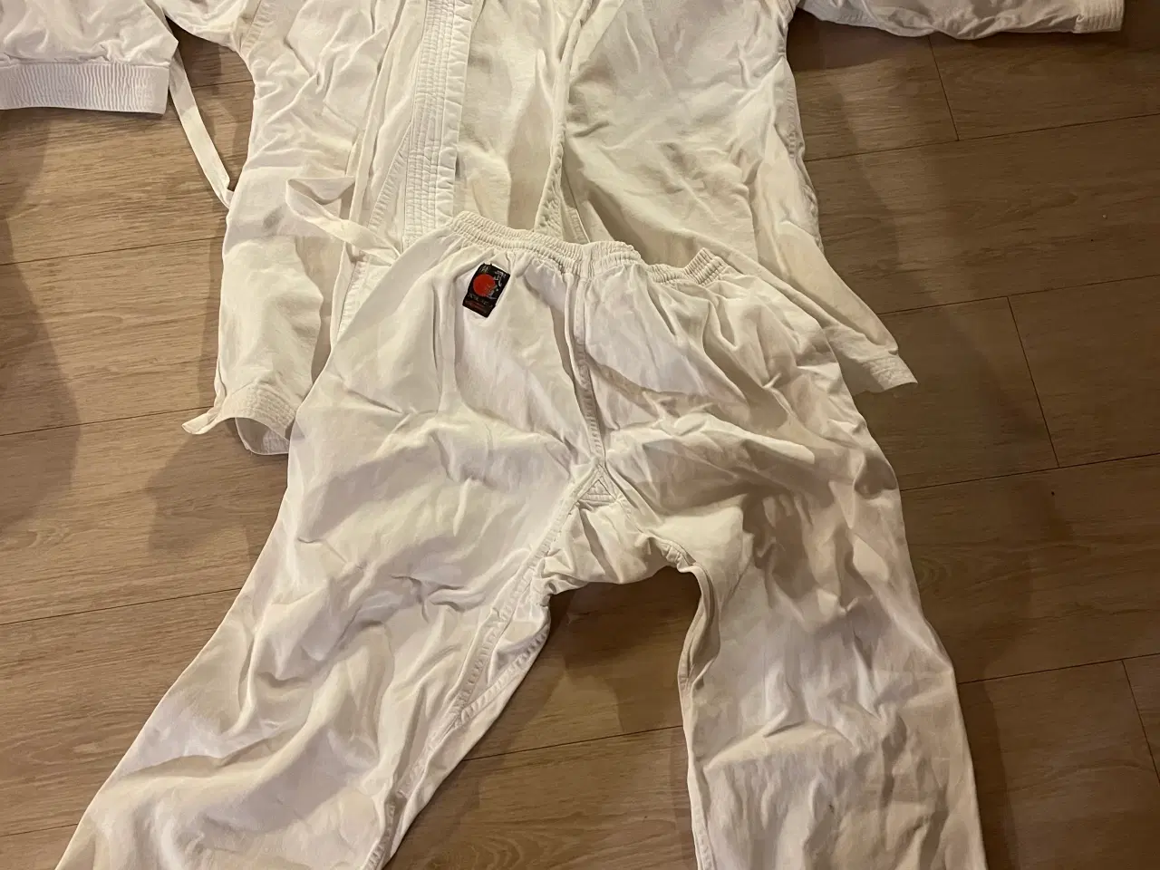 Billede 1 - Karate GI til salg. Lidt brugt, OK fin stand