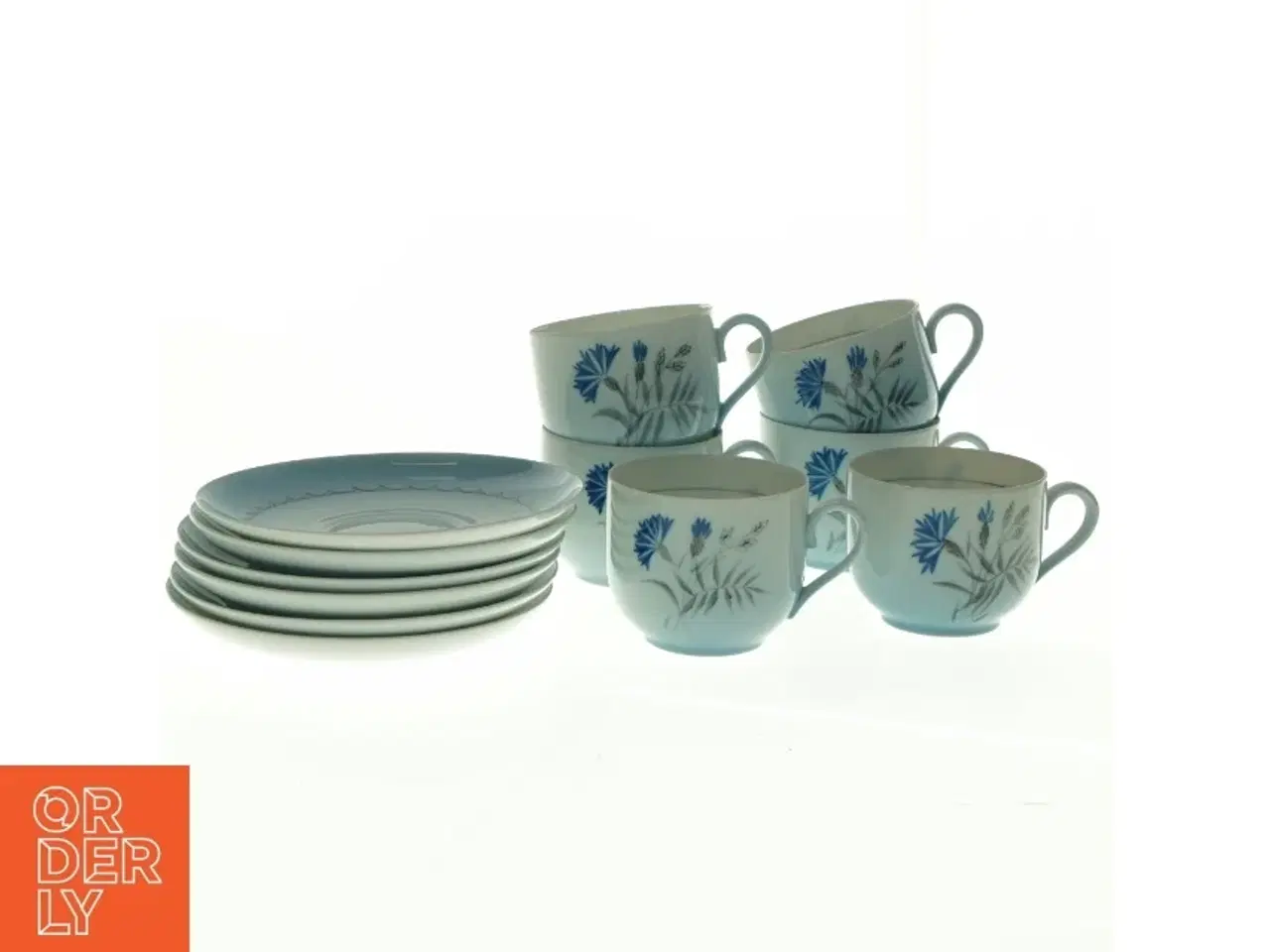 Billede 1 - Porcelæn kaffesæt med blomstermotiv, Blå kornblomst, Demeter fra Bing Og Grøndahl (str. Diameter 13,5 cm h 7 cm)
