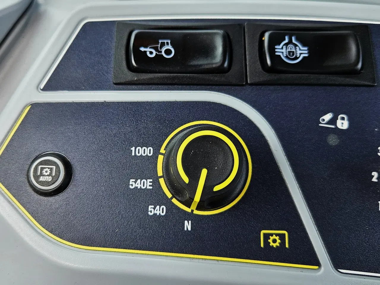 Billede 18 - Valtra G135 / 650 timer / år 2024 / frontlæsser