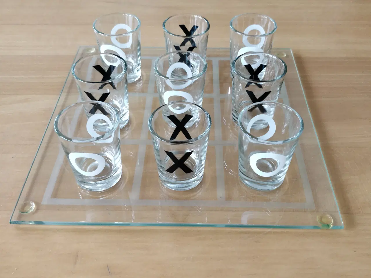 Billede 1 - Kryds og bolle drikkespil